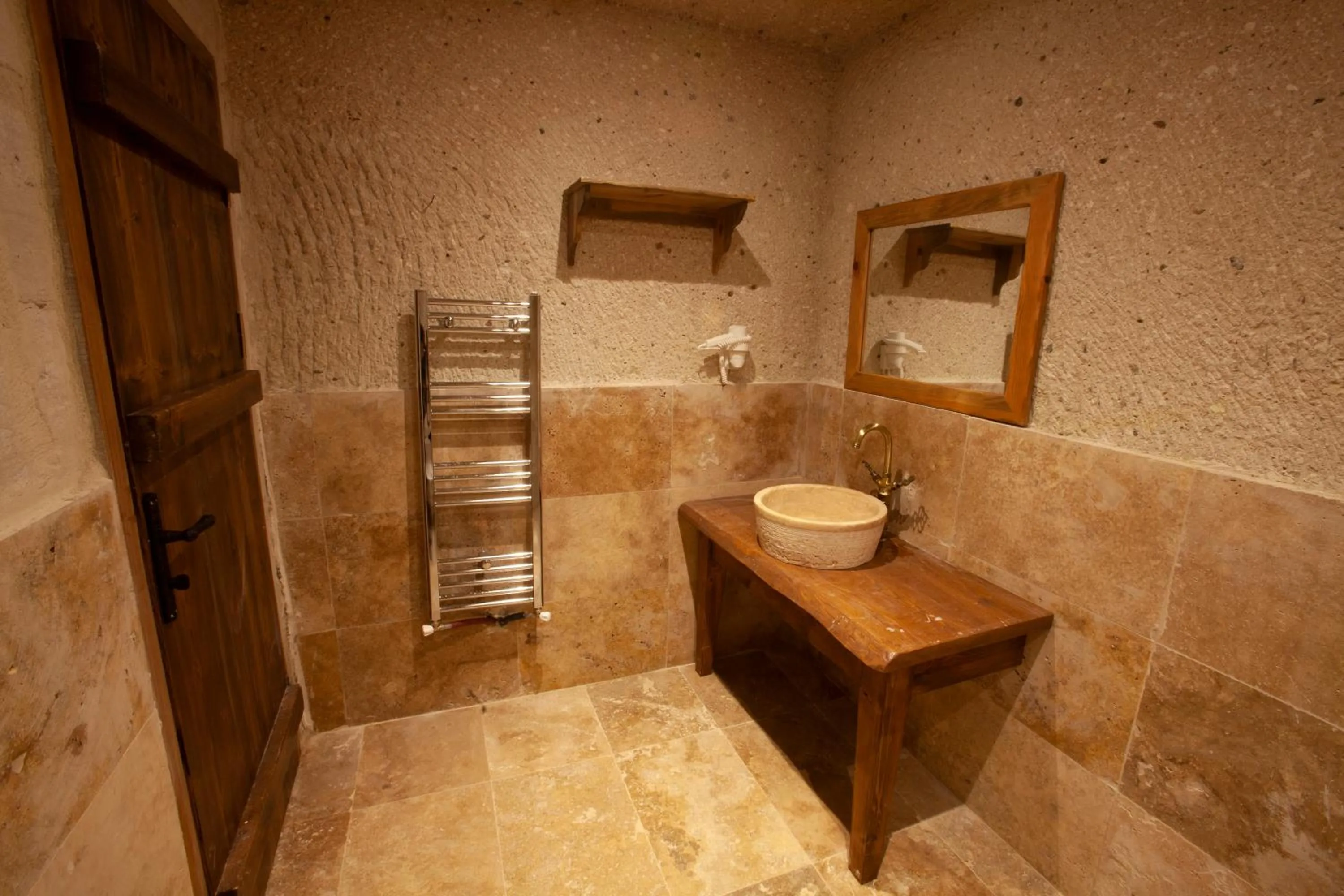 Bathroom in Narcissos Cave