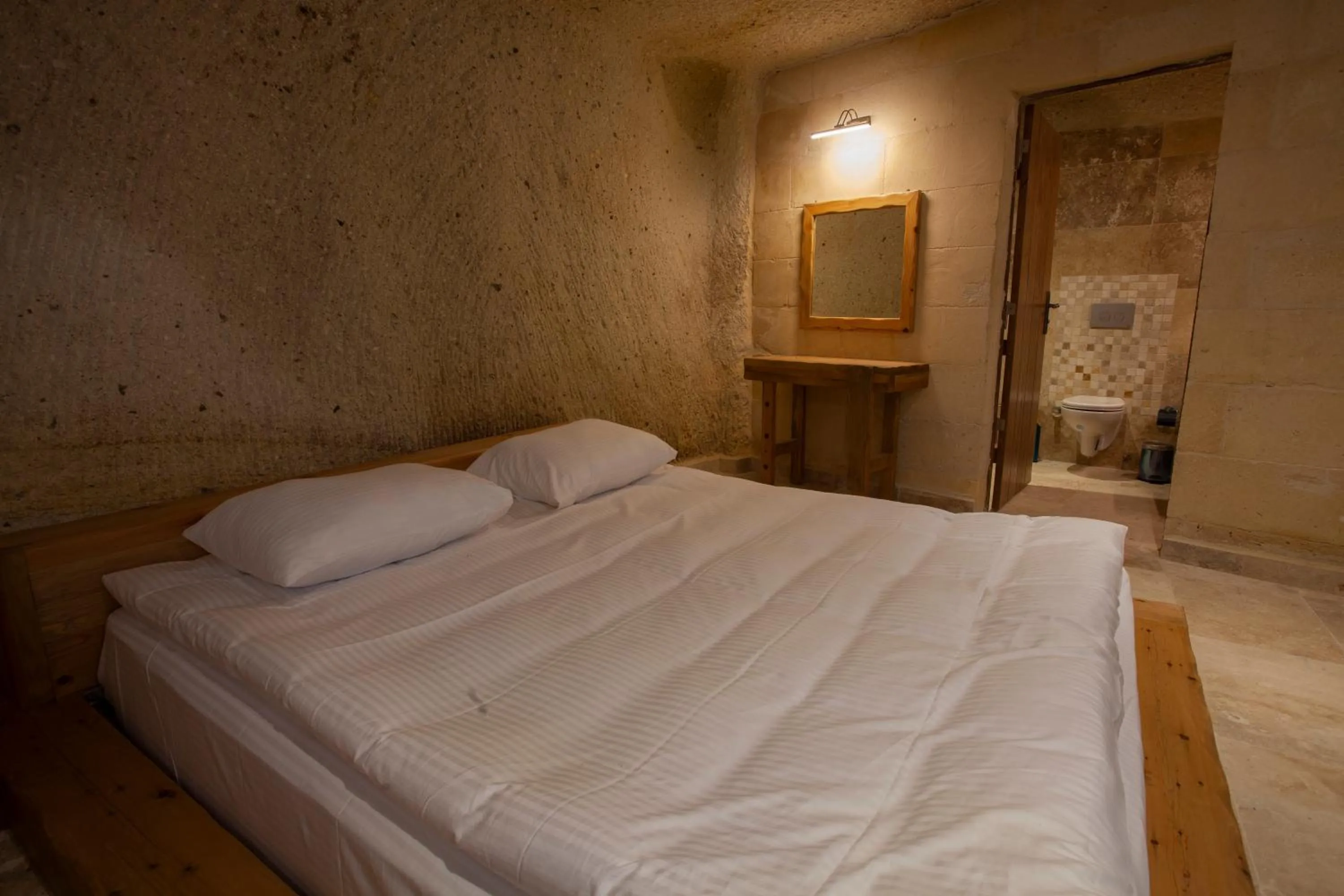 Bedroom, Bed in Narcissos Cave