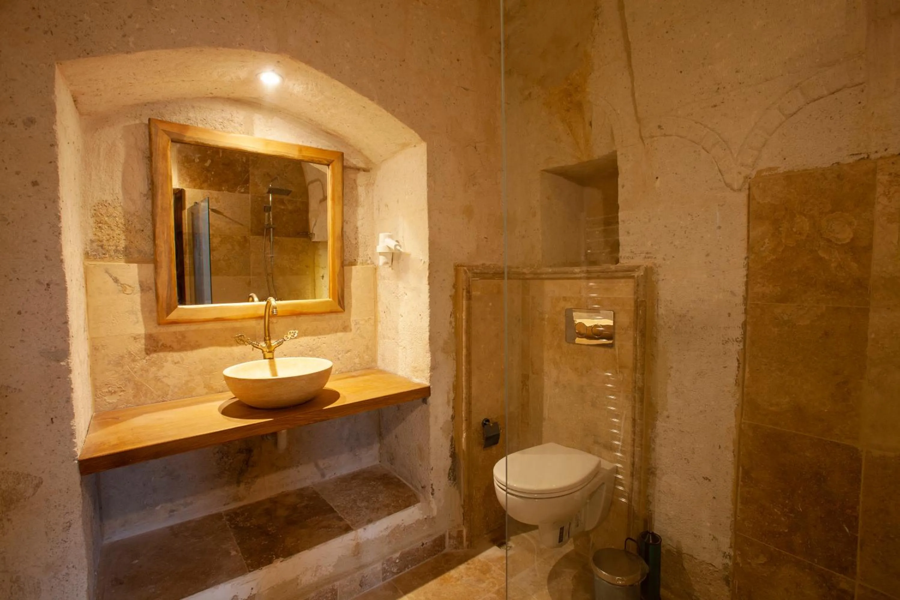 Bathroom in Narcissos Cave