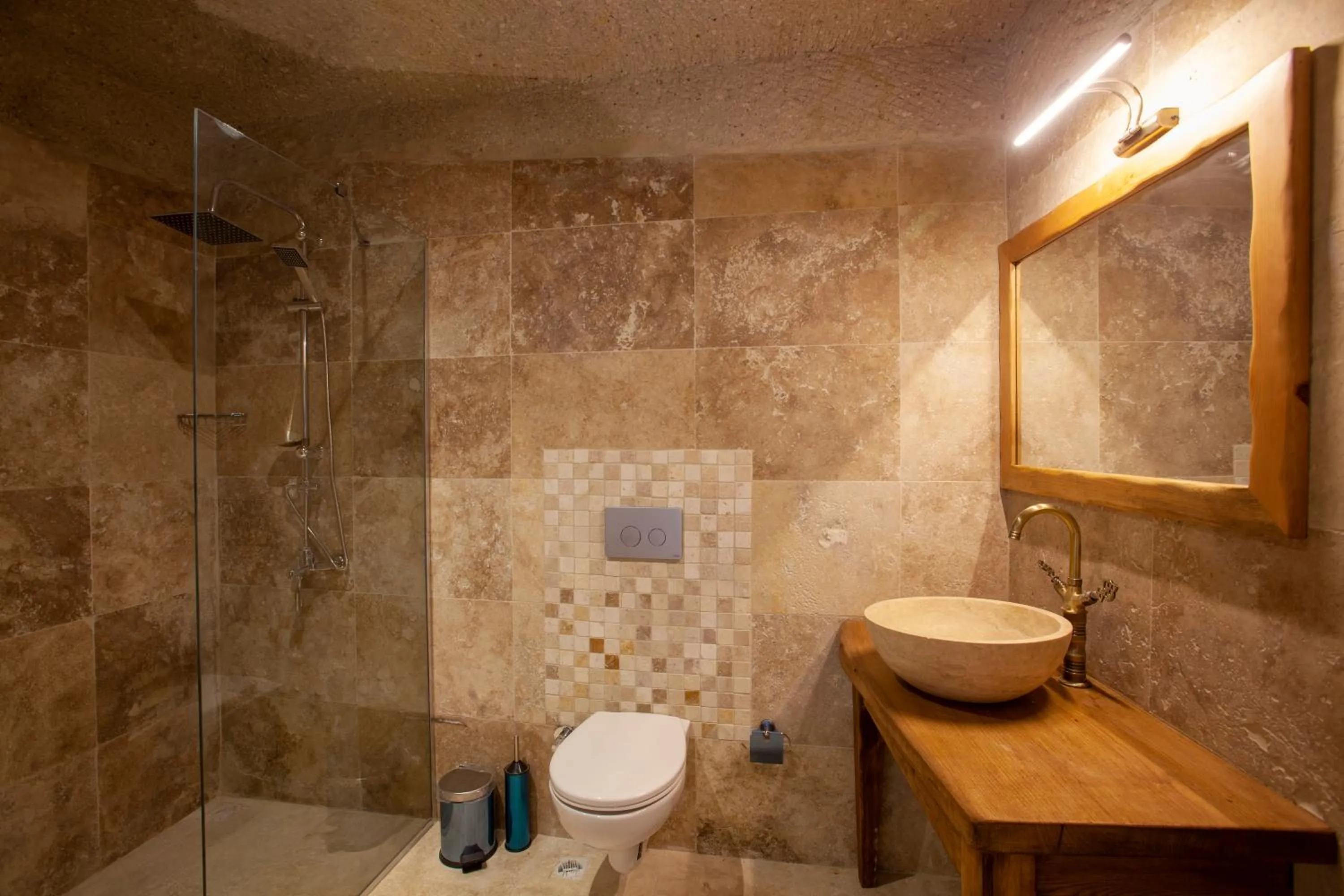 Bathroom in Narcissos Cave