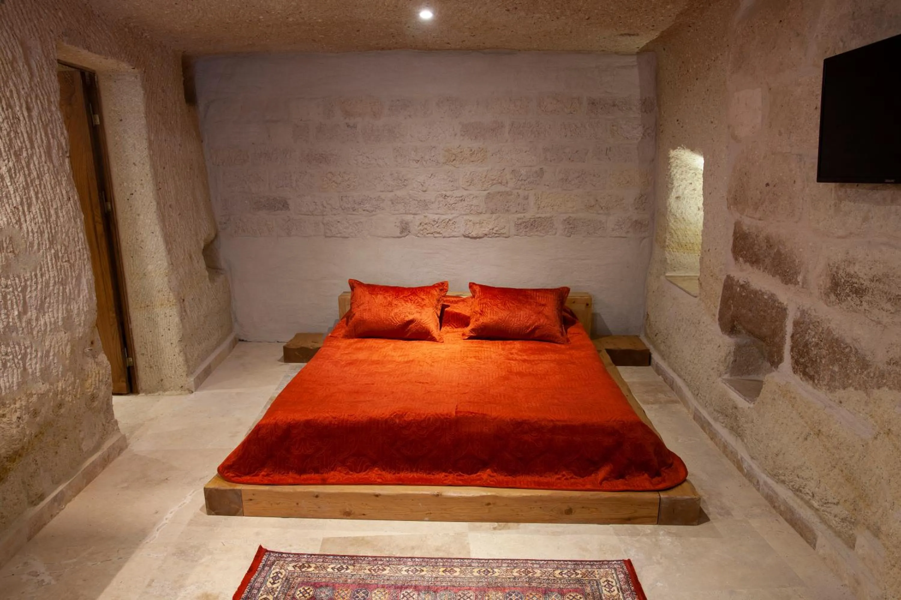 Bedroom, Bed in Narcissos Cave