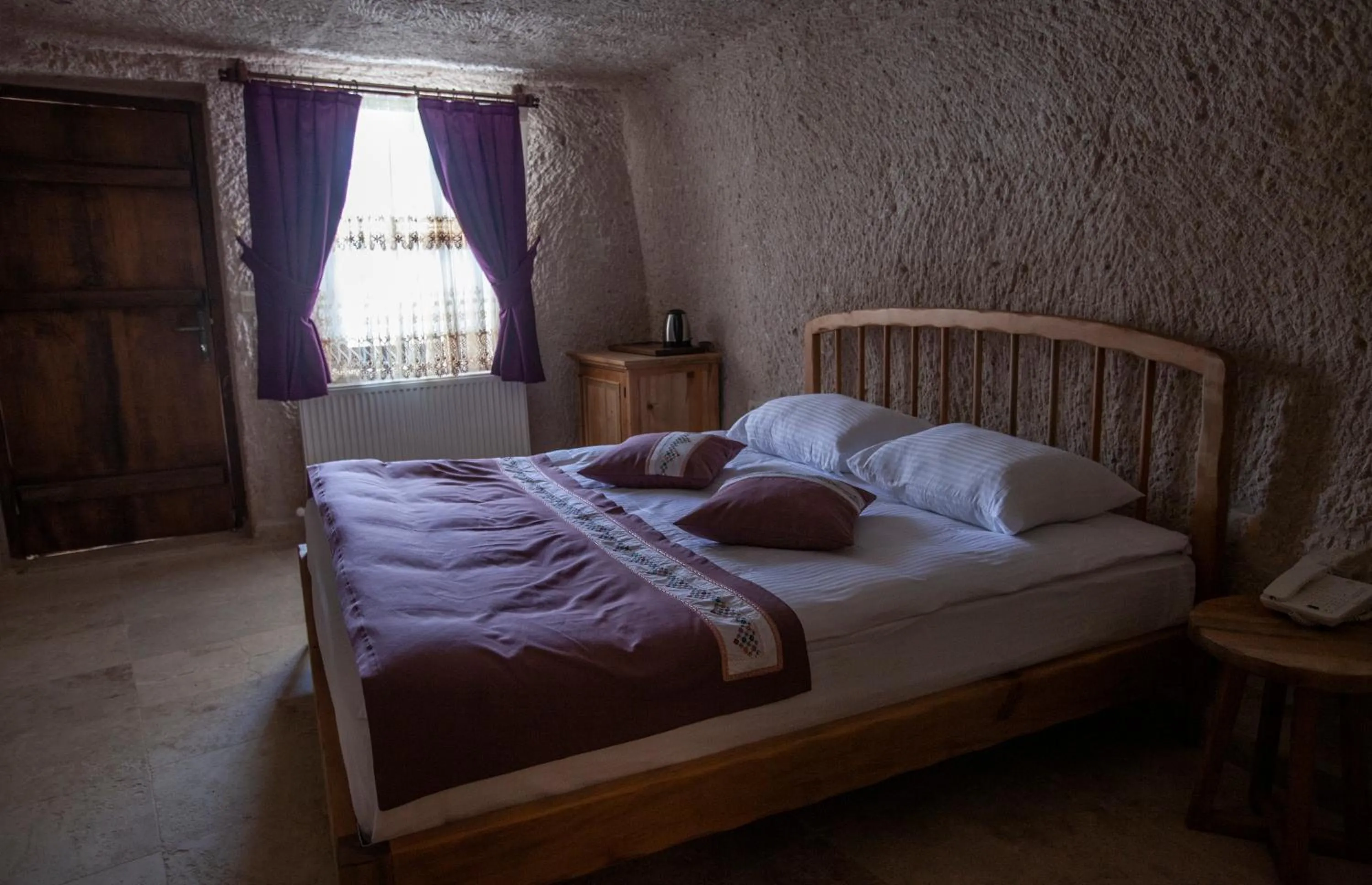 Bedroom, Bed in Narcissos Cave