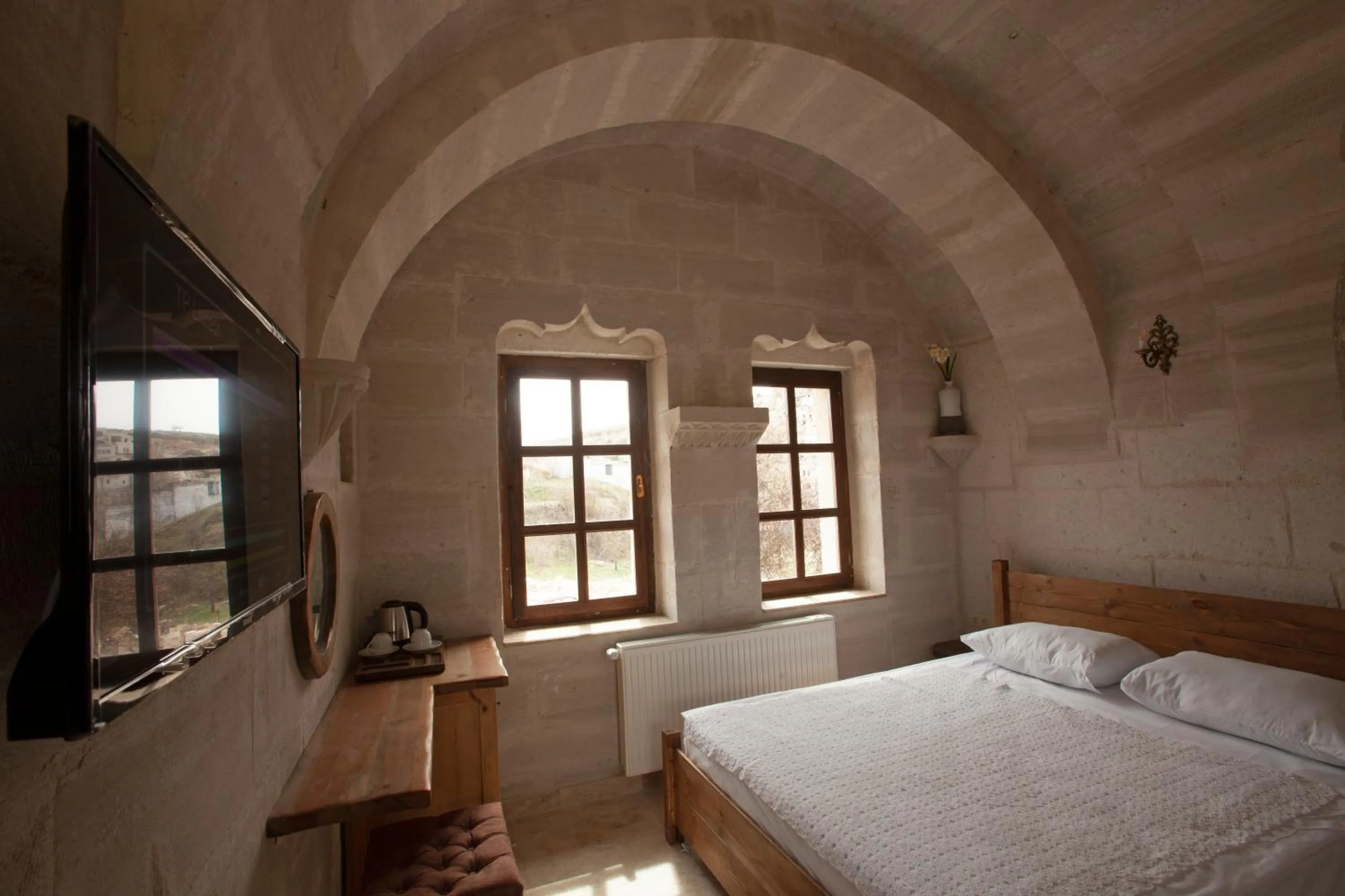 Bedroom, Bed in Narcissos Cave