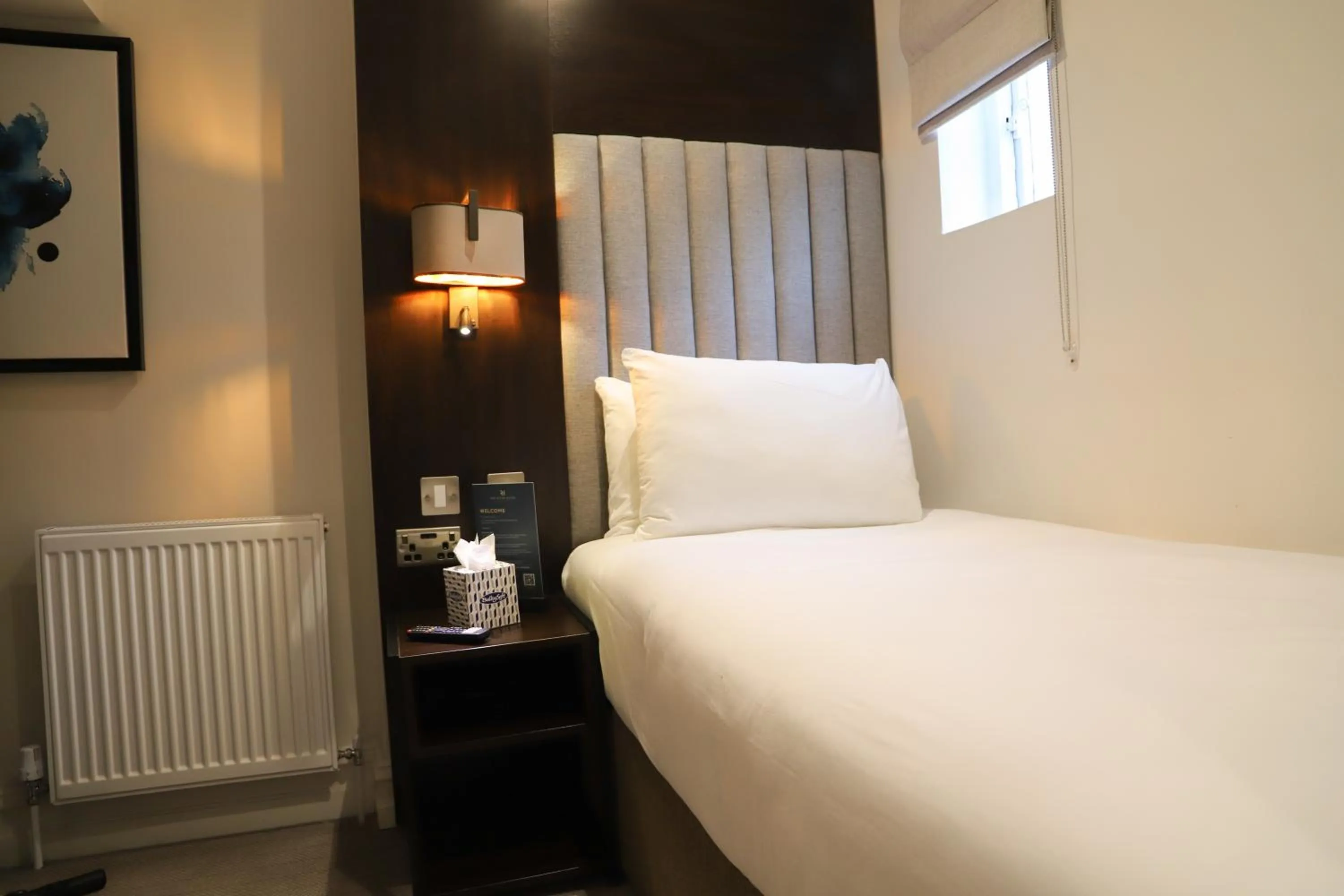 Bedroom, Bed in Rove Hotel London Paddington