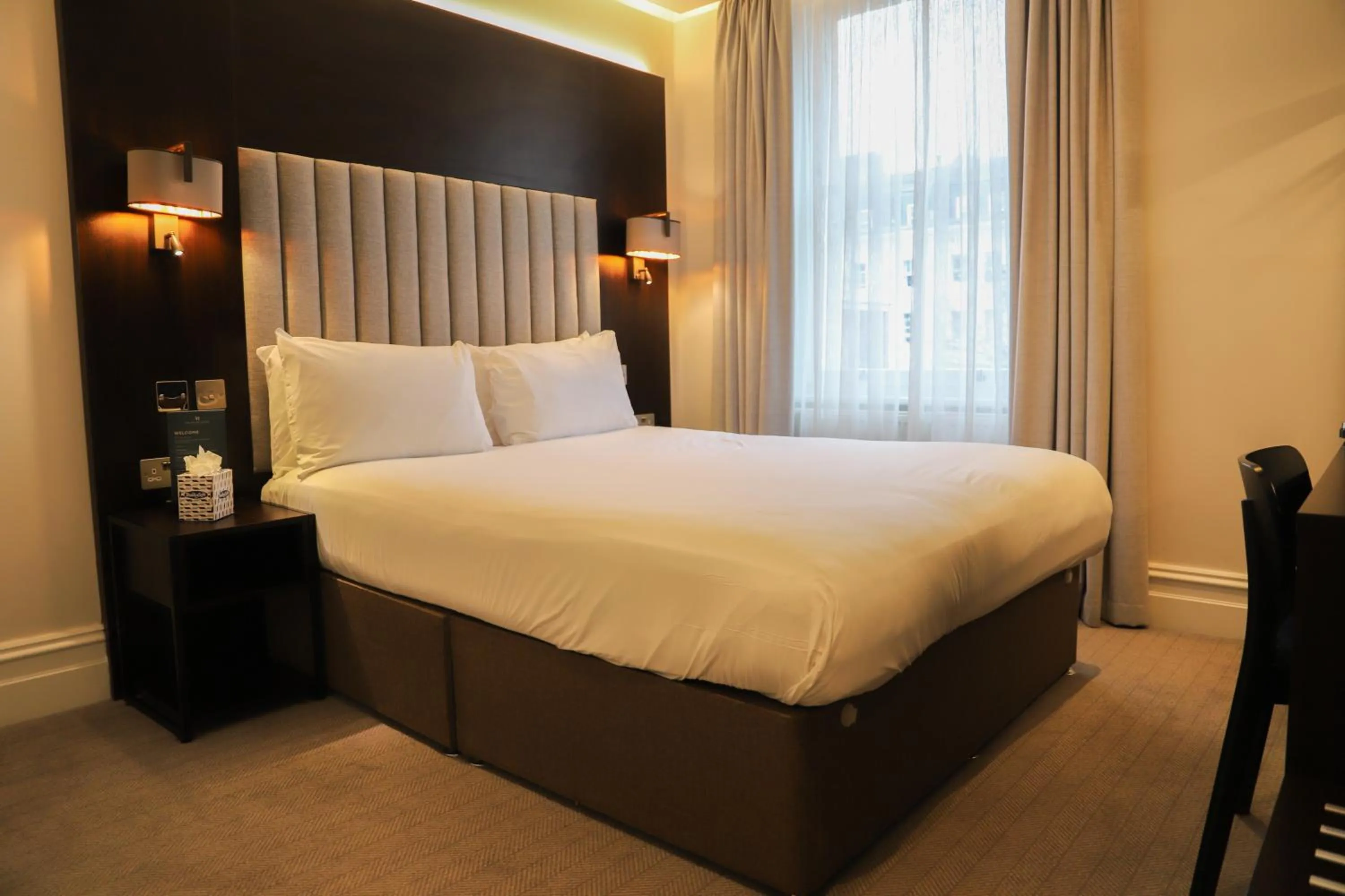 Bedroom, Bed in Rove Hotel London Paddington