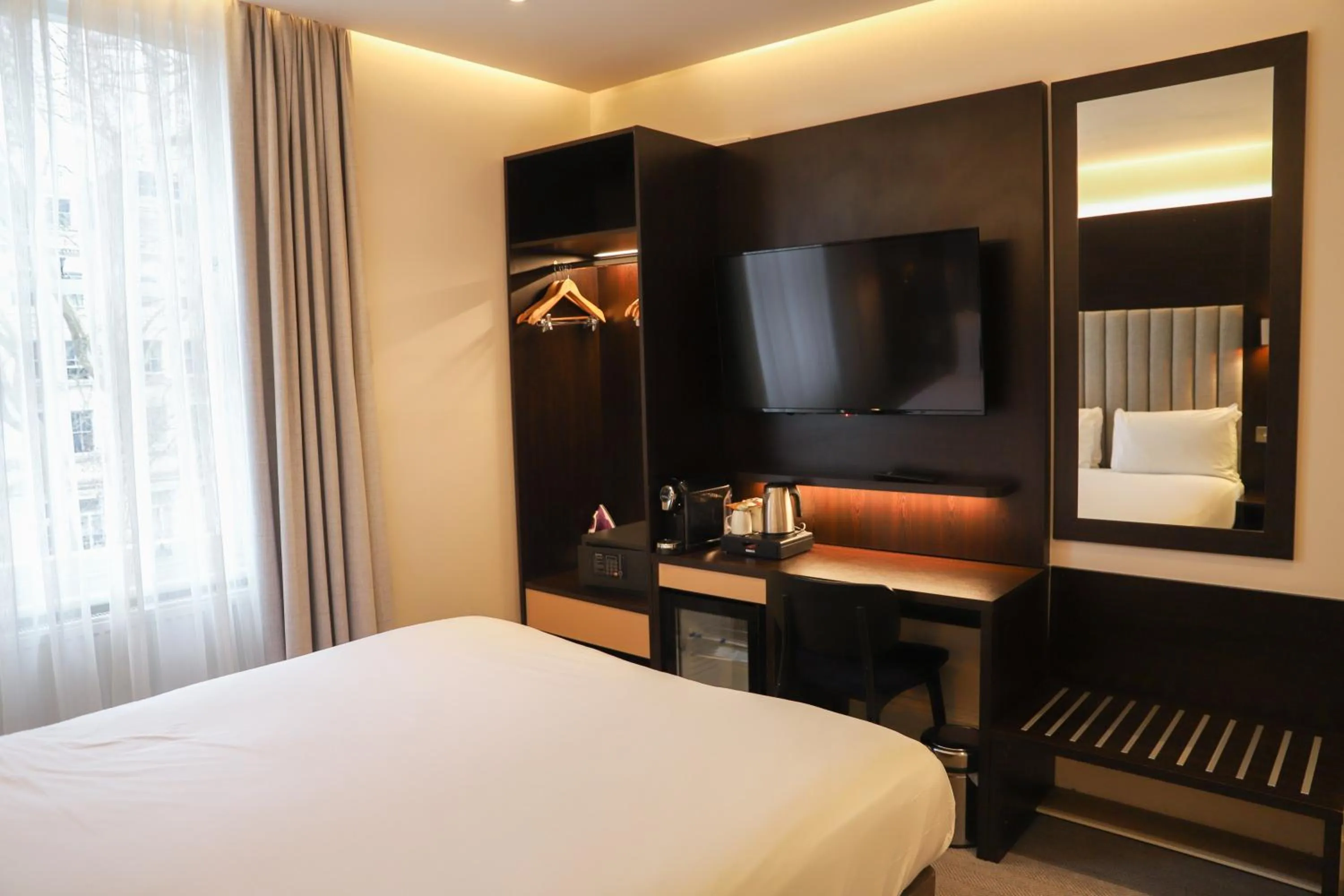 Bedroom, Bed in Rove Hotel London Paddington