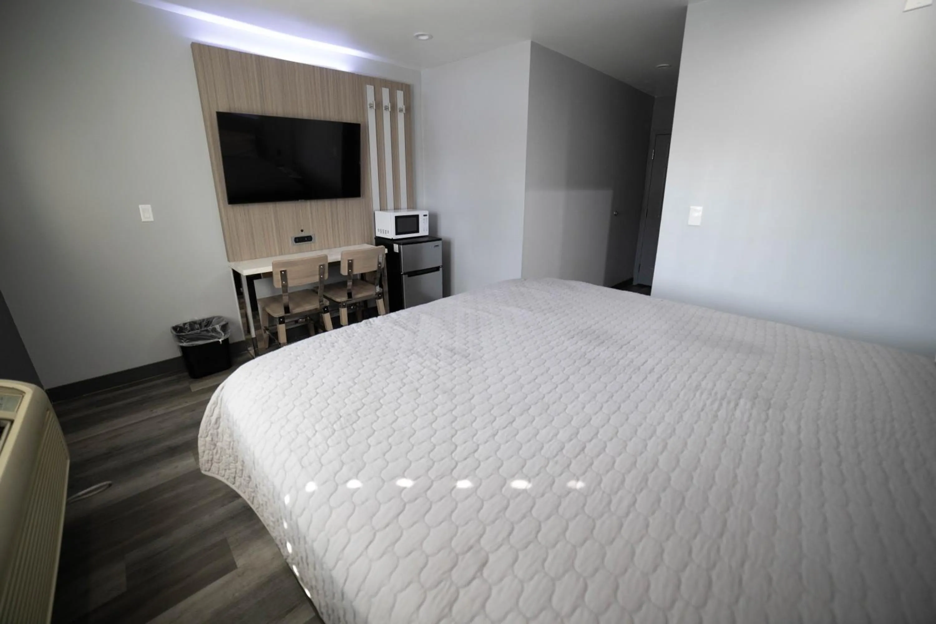 Bedroom, Bed in Palms Motel