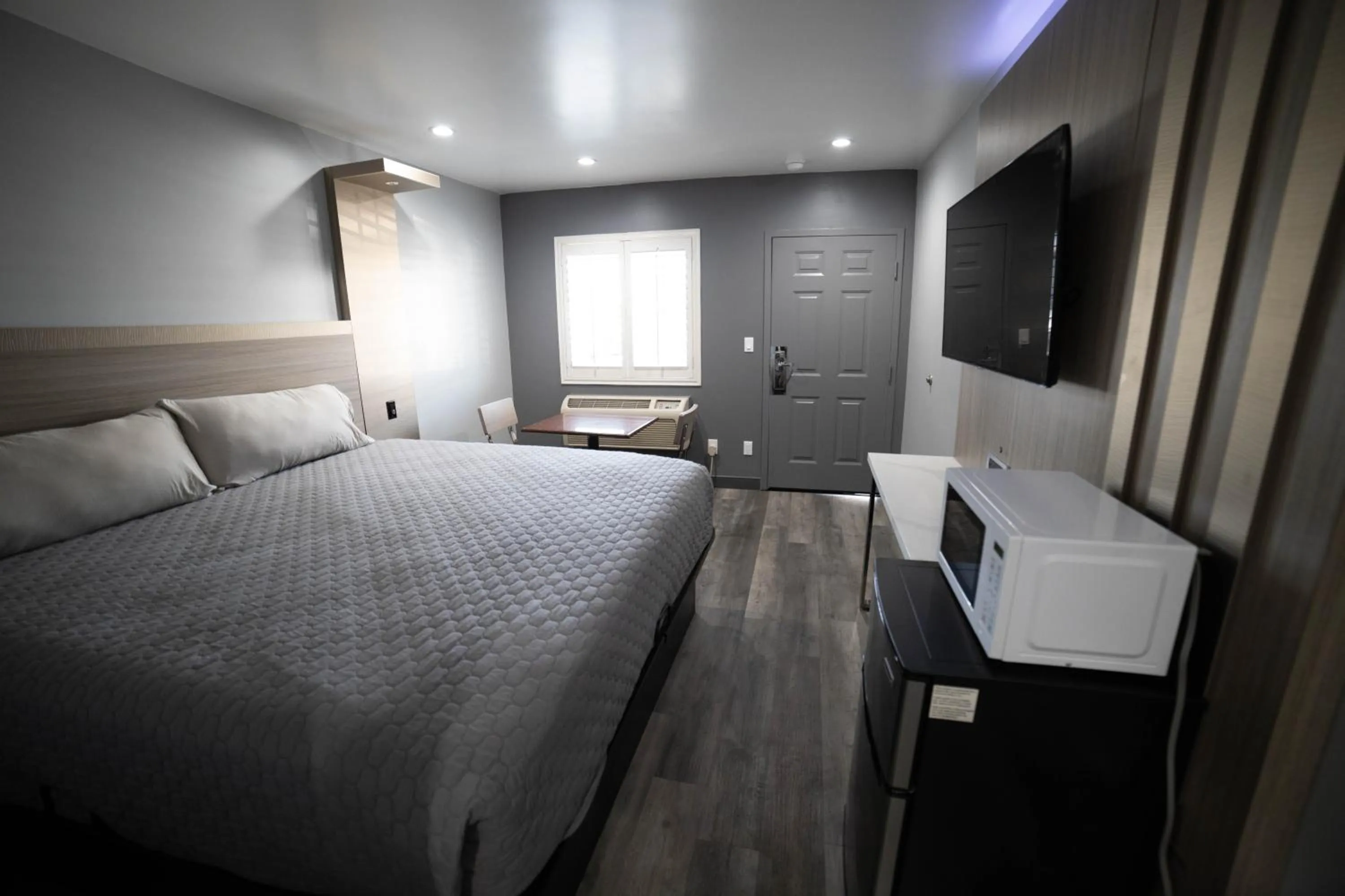 Bedroom, Bed in Palms Motel