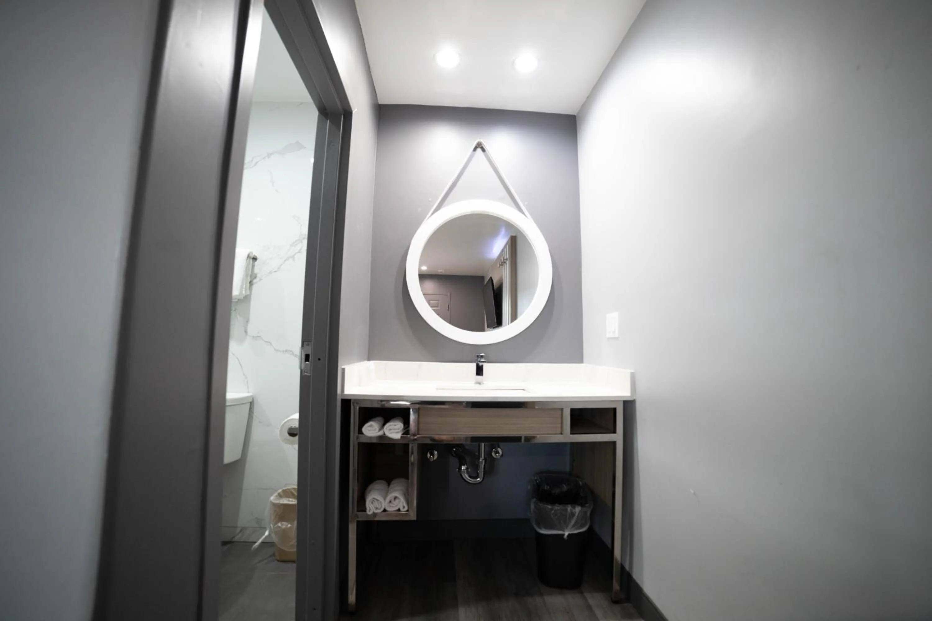 Bathroom in Palms Motel