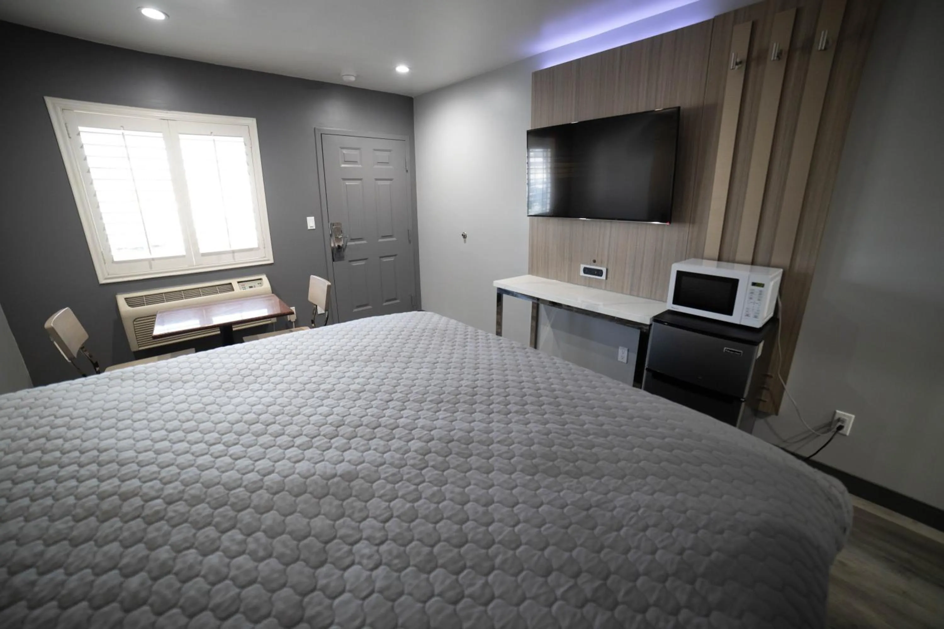 Bedroom, Bed in Palms Motel