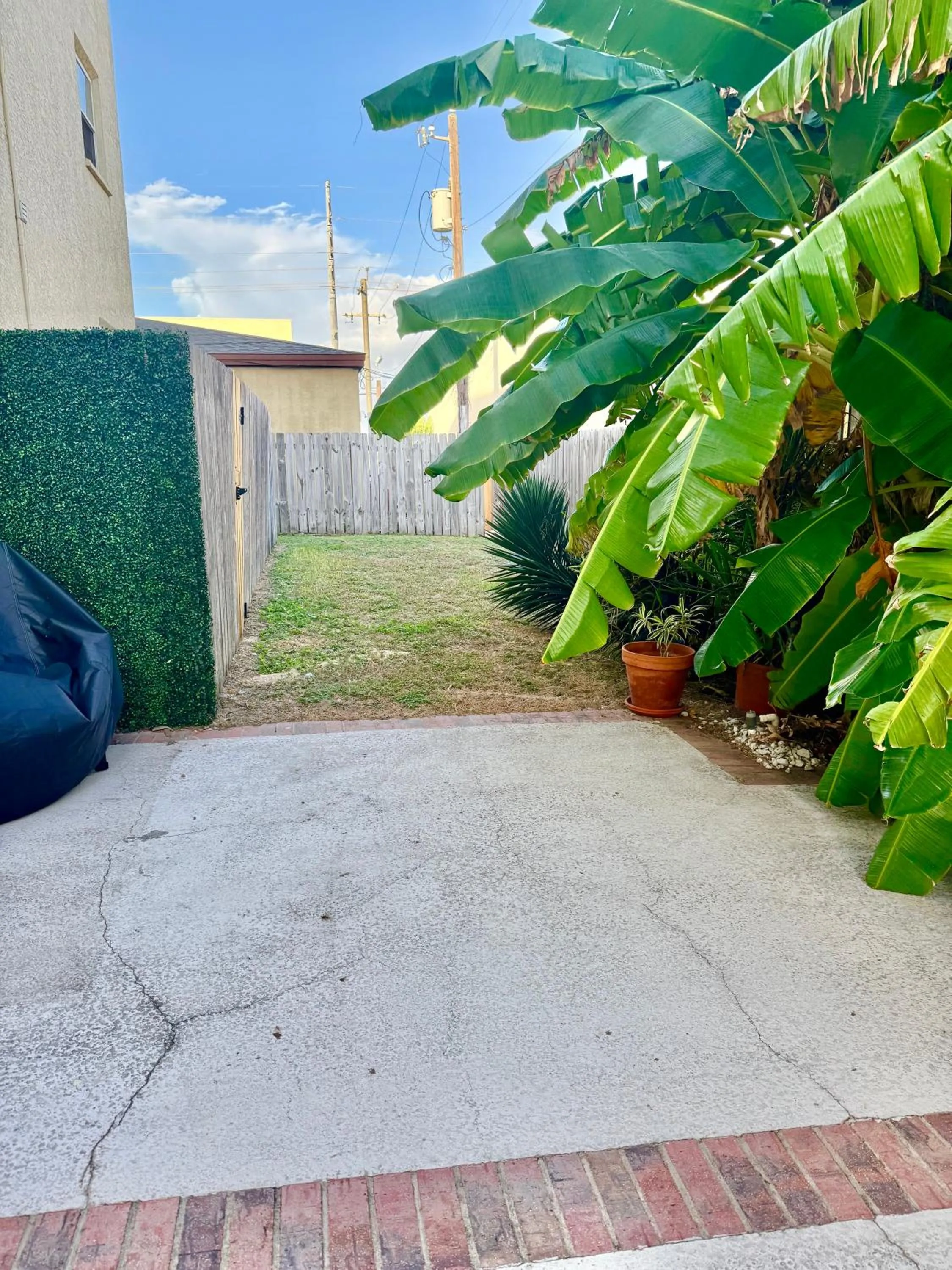 SPI Beach Condo - Just a block away to Paradise