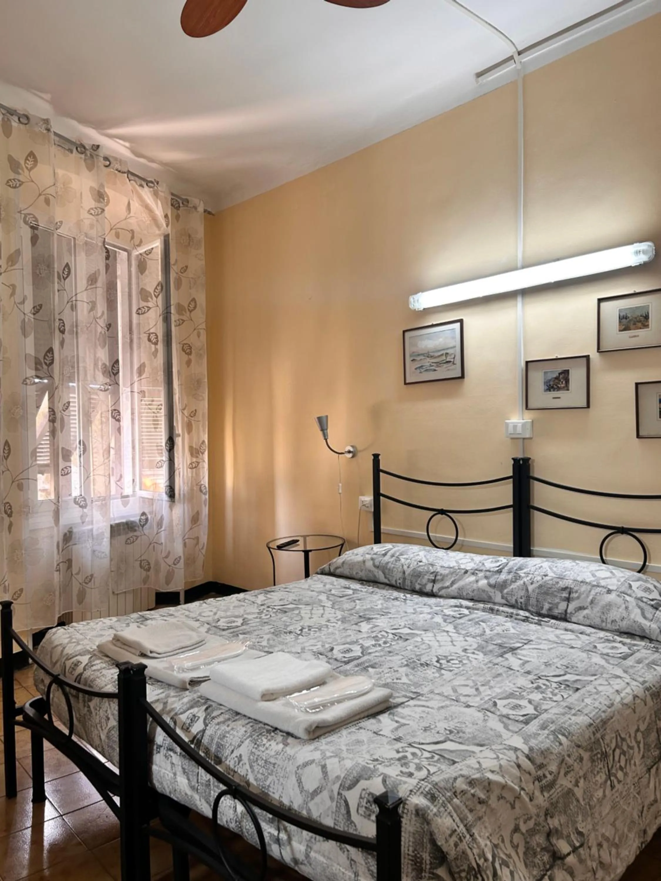 Bedroom, Bed in Albergo fiorita