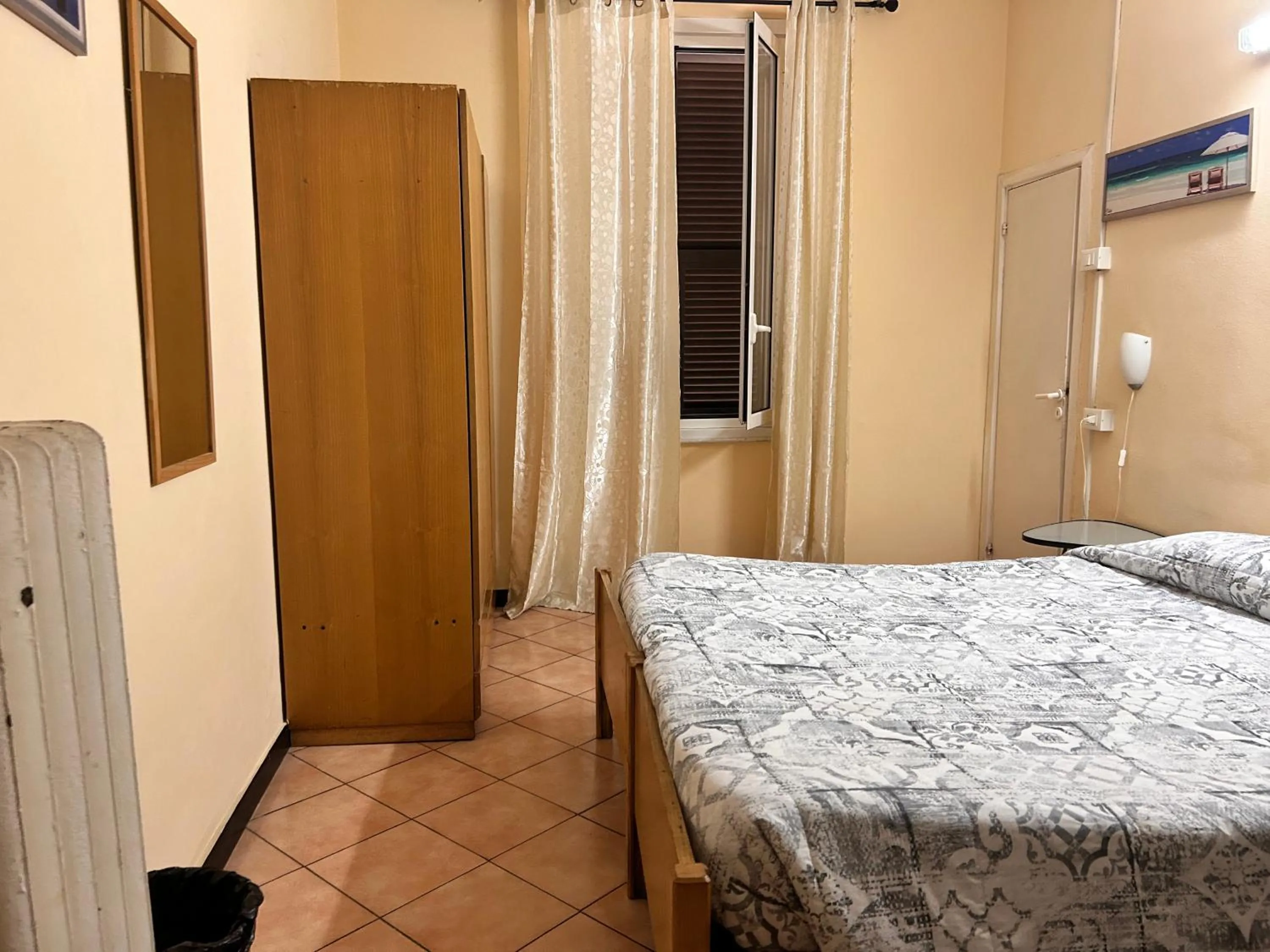 Bedroom, Bed in Albergo fiorita