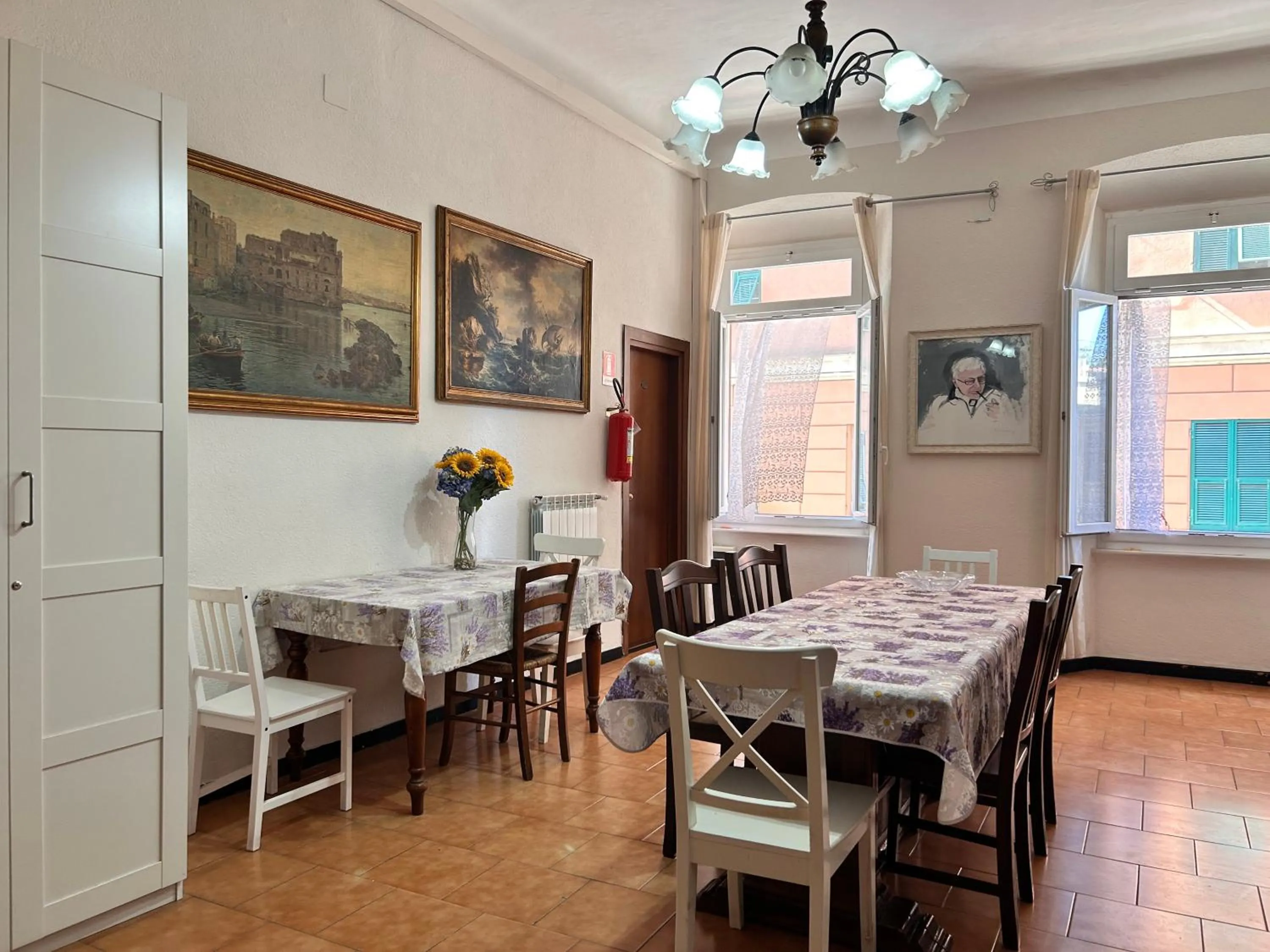 Communal lounge/ TV room in Albergo fiorita