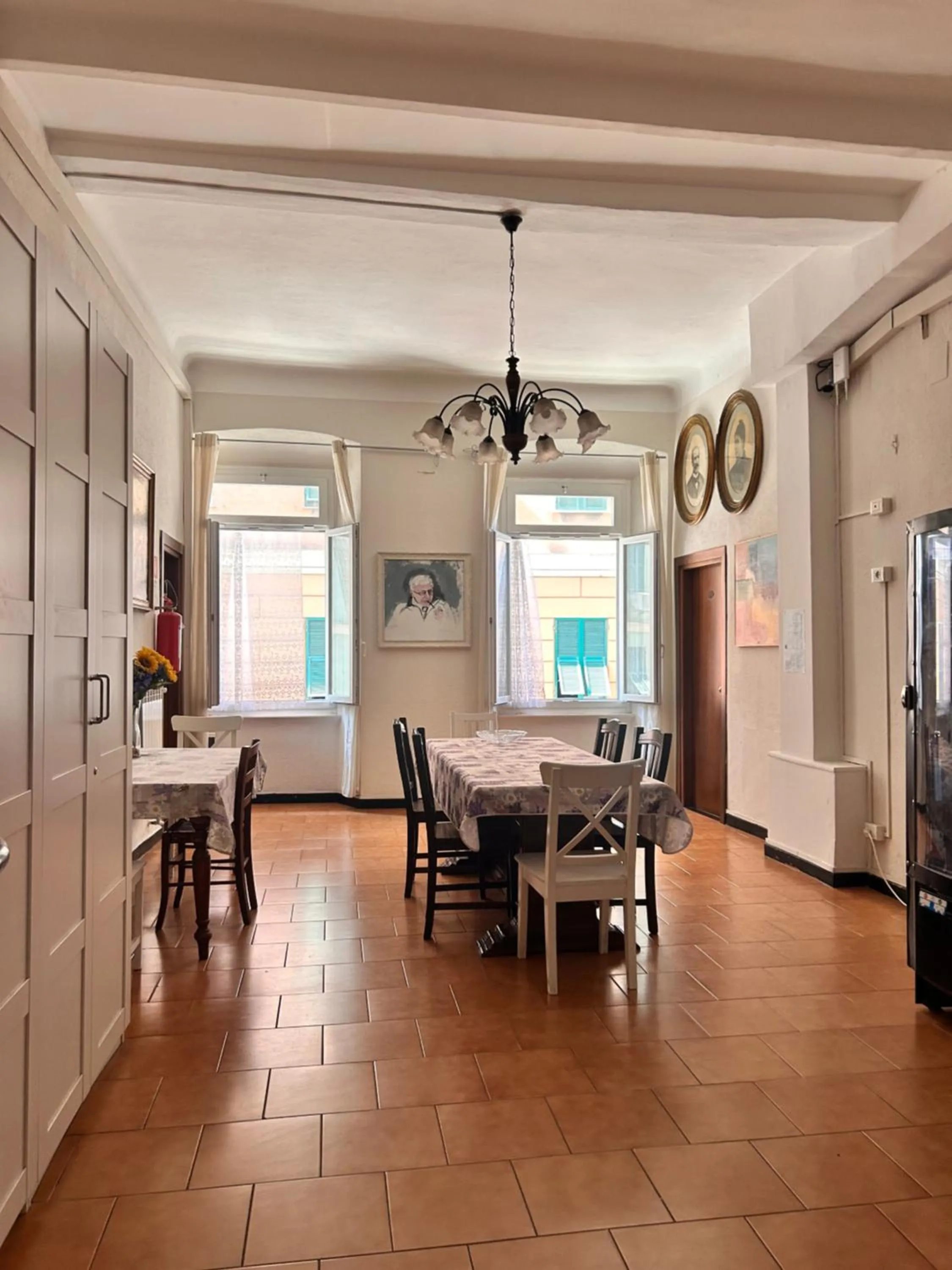 Communal lounge/ TV room in Albergo fiorita