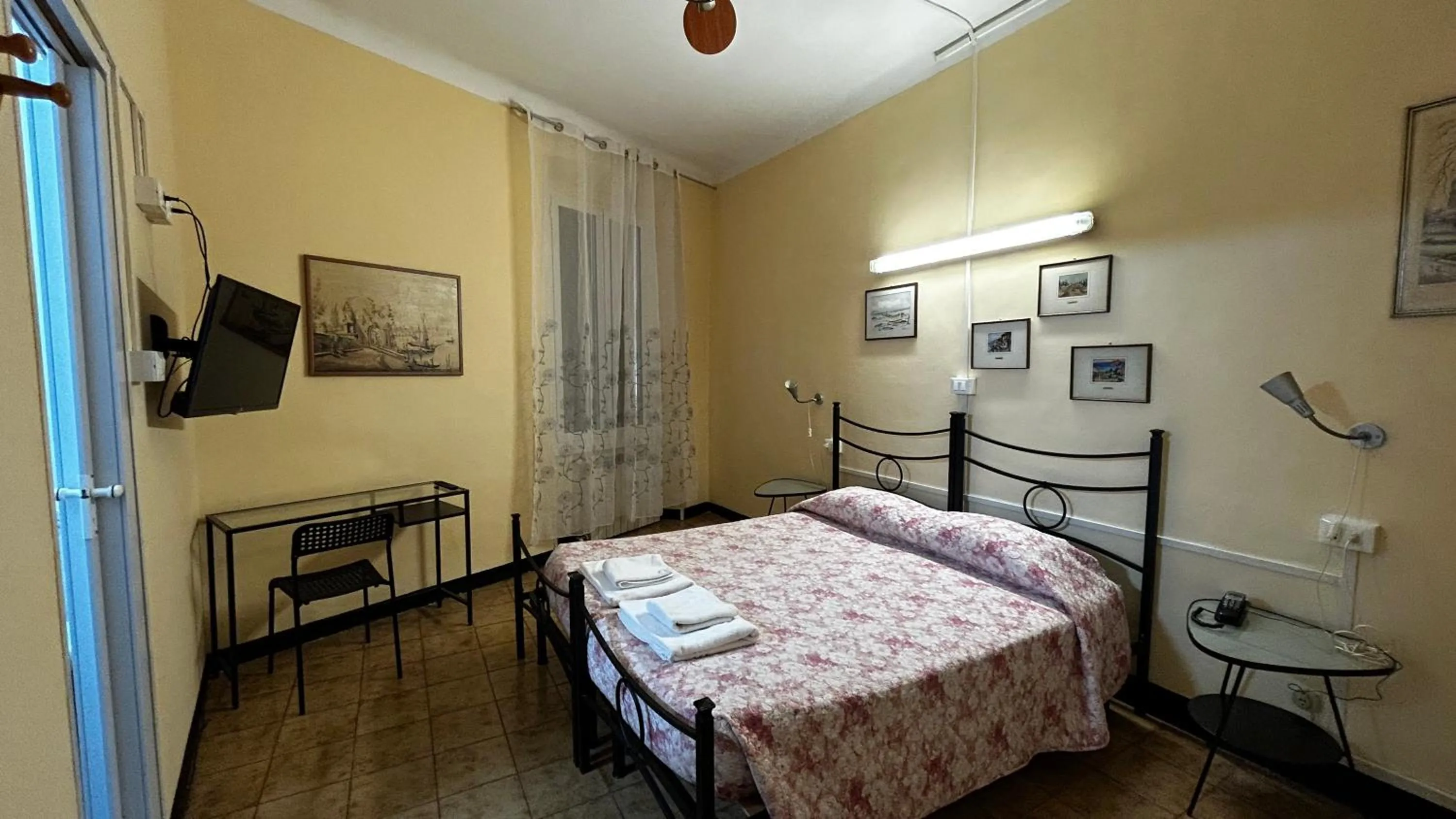 TV and multimedia, Bed in Albergo fiorita
