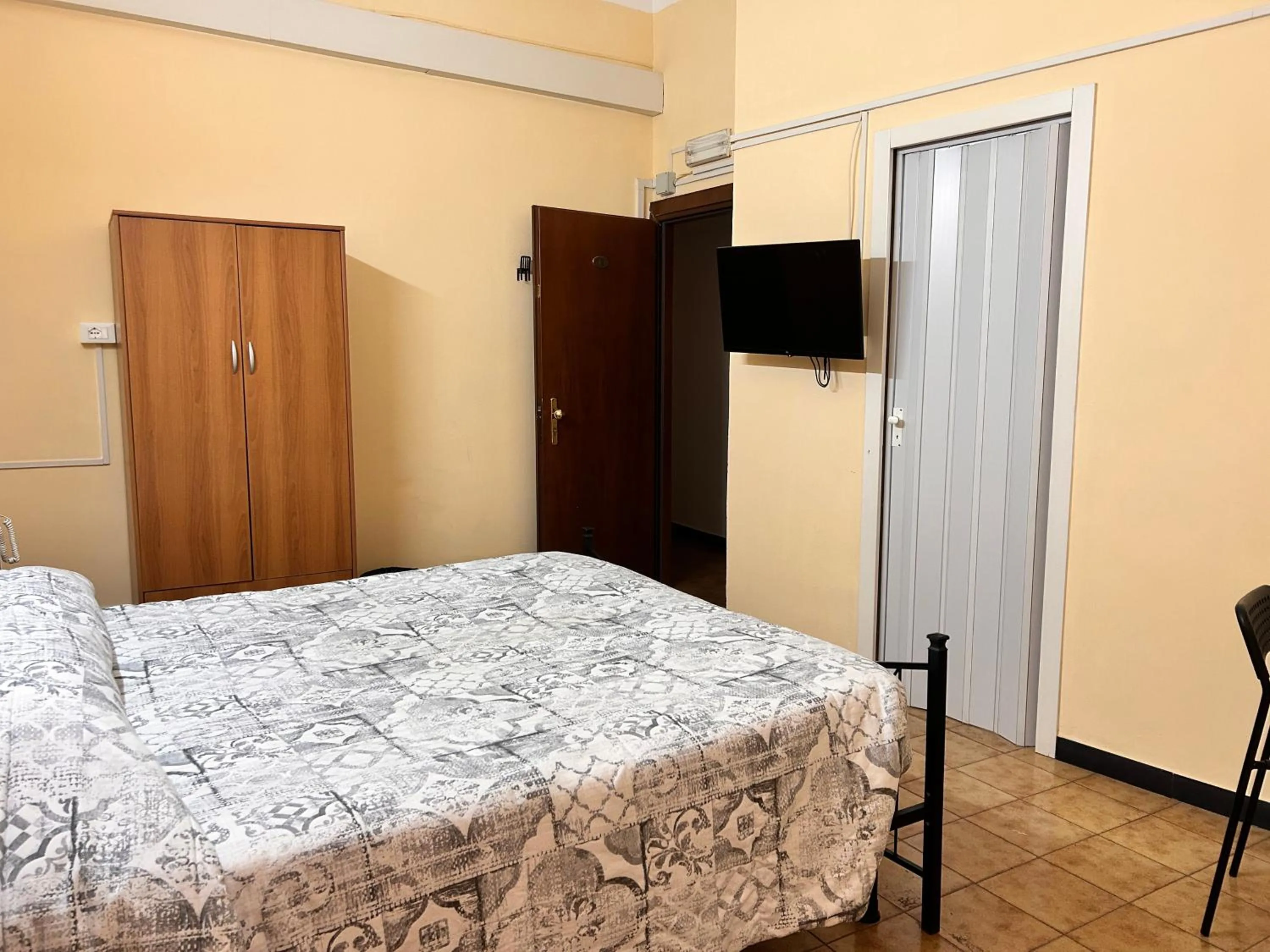 Bedroom, Bed in Albergo fiorita
