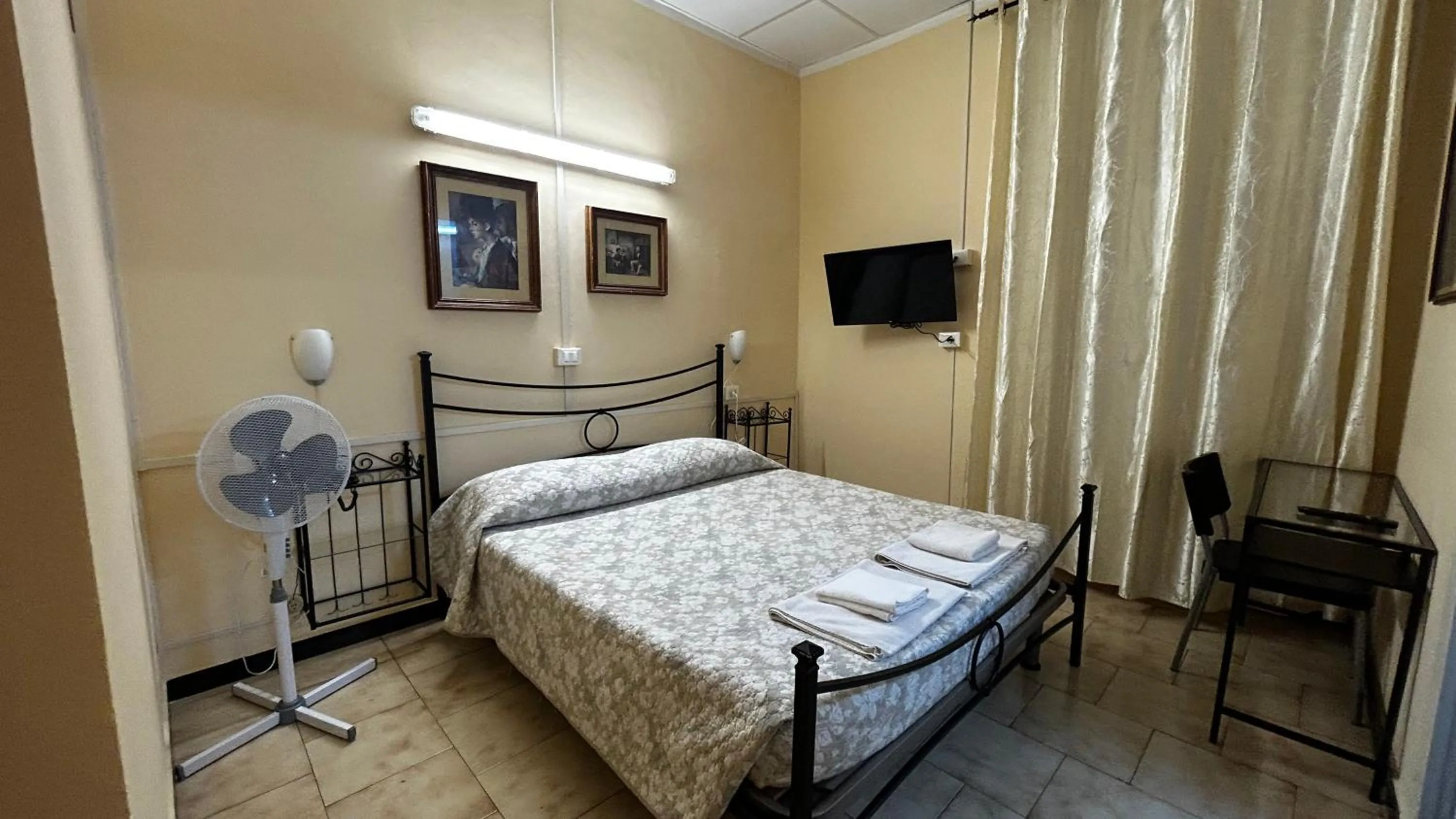 Bed in Albergo fiorita