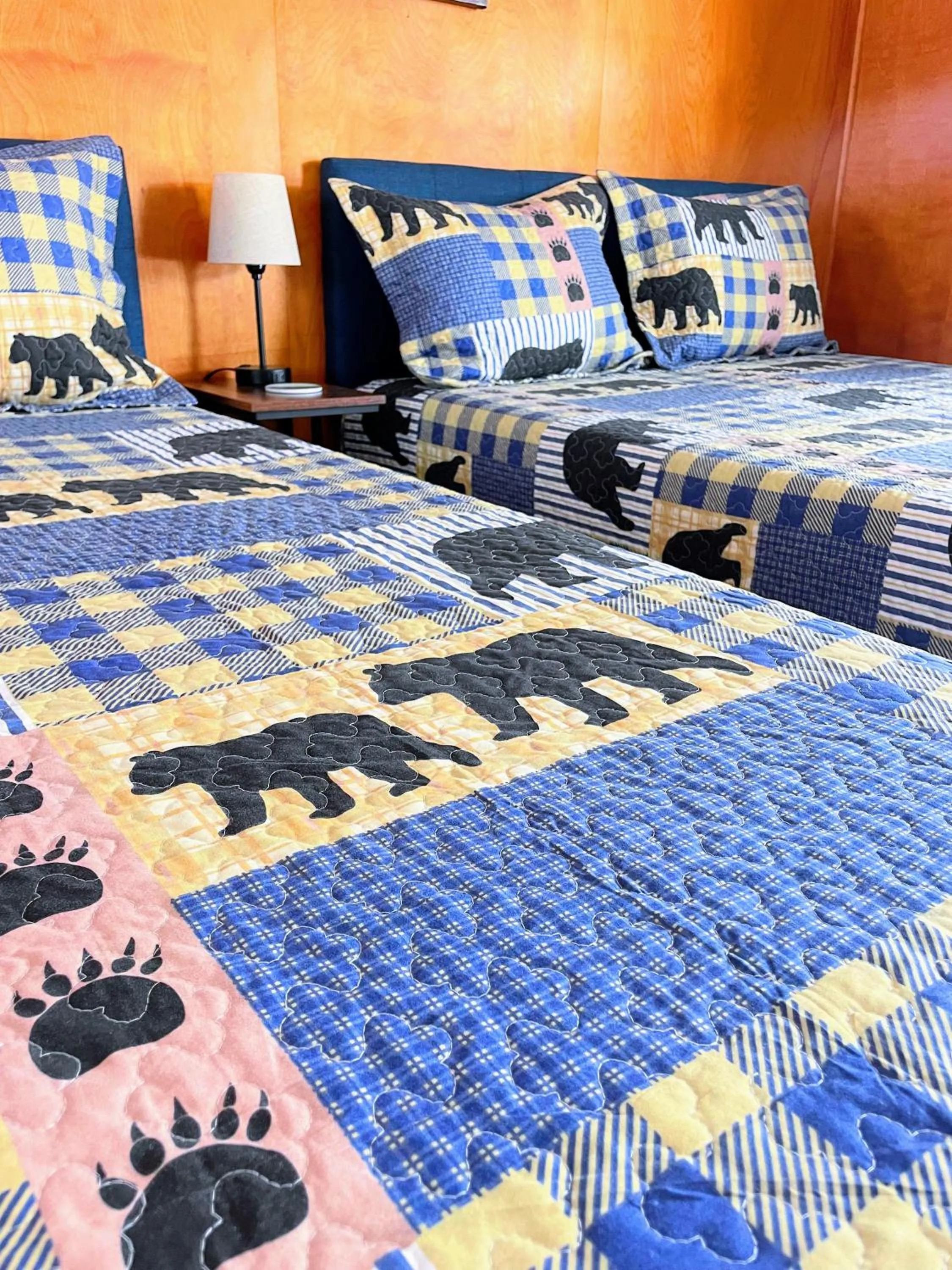 Bed in Hillcrest Motel