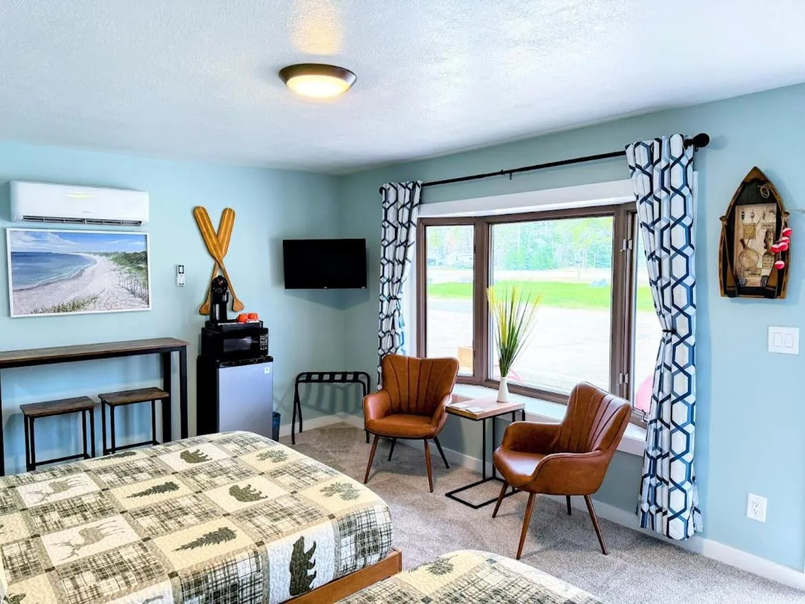 Bed in Hillcrest Motel