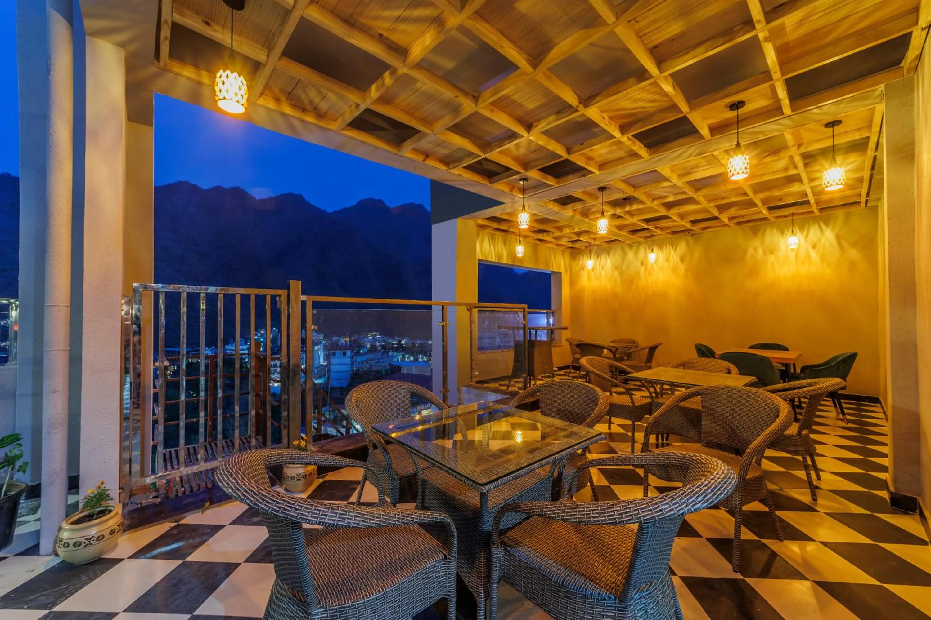 Restaurant/places to eat in Vyom Boutique Hotel Rishikesh