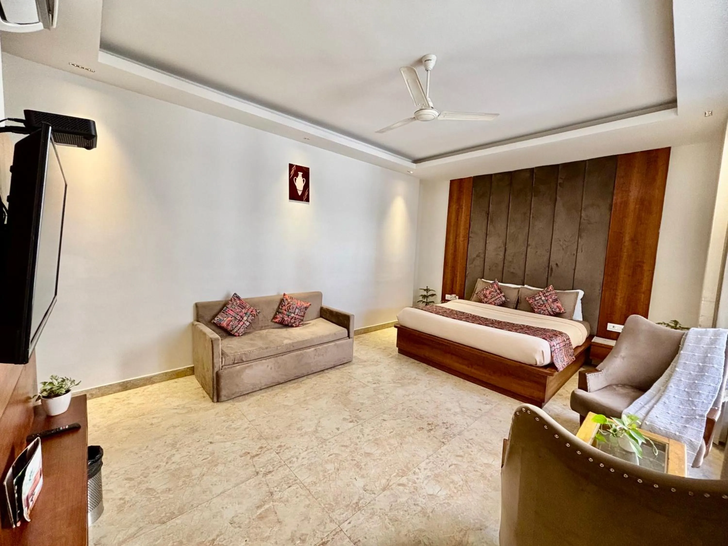 TV and multimedia in Vyom Boutique Hotel Rishikesh