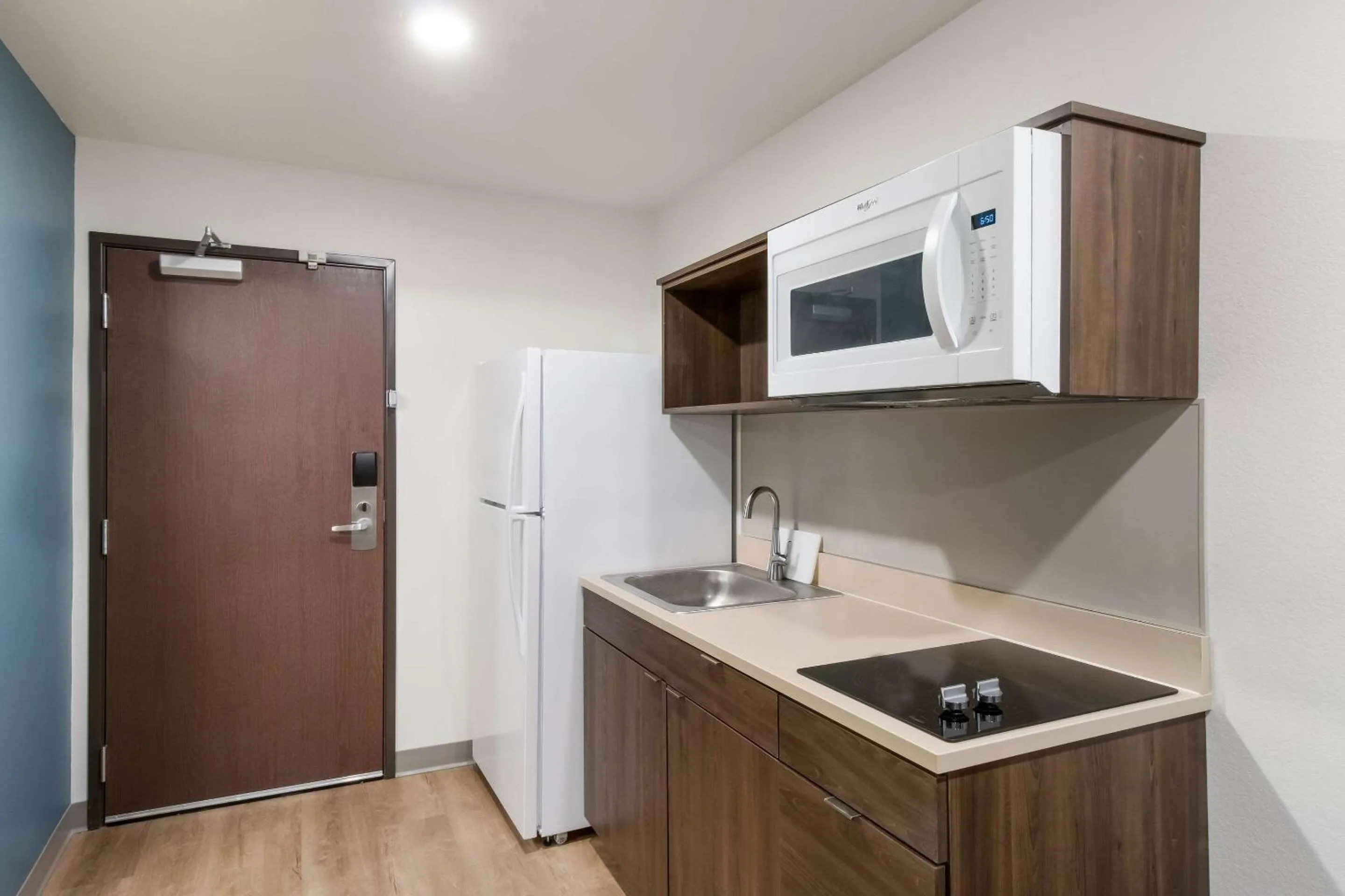 Kitchen or kitchenette in WoodSpring Suites Mesa Chandler
