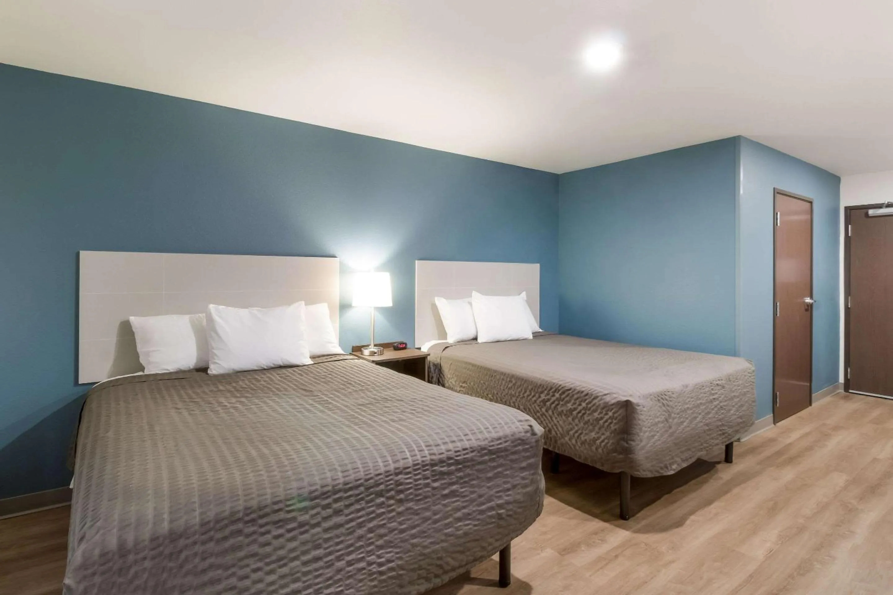 Bedroom, Bed in WoodSpring Suites Mesa Chandler