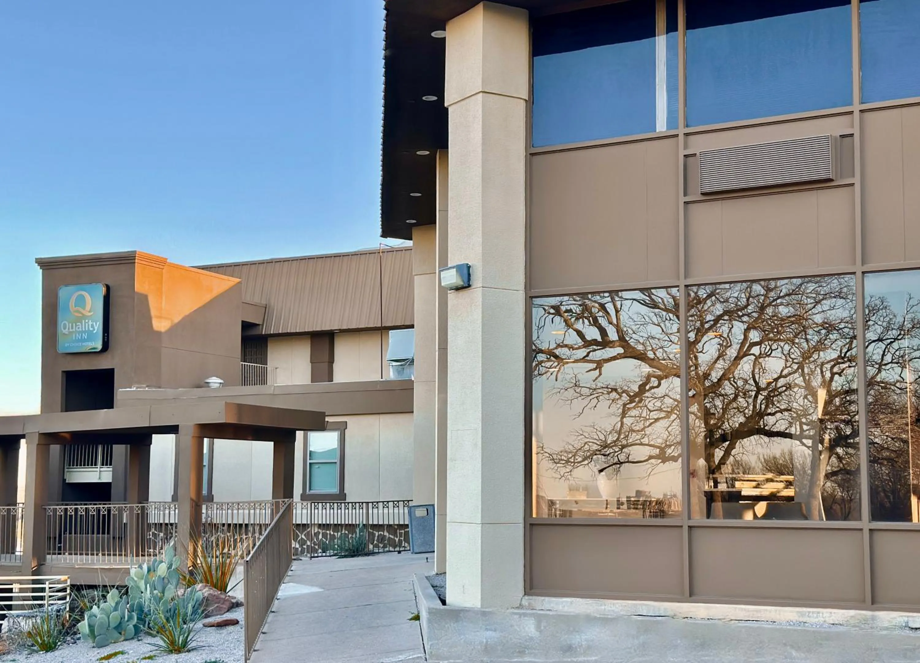 Property building in Quality Inn Fort Worth - Downtown East