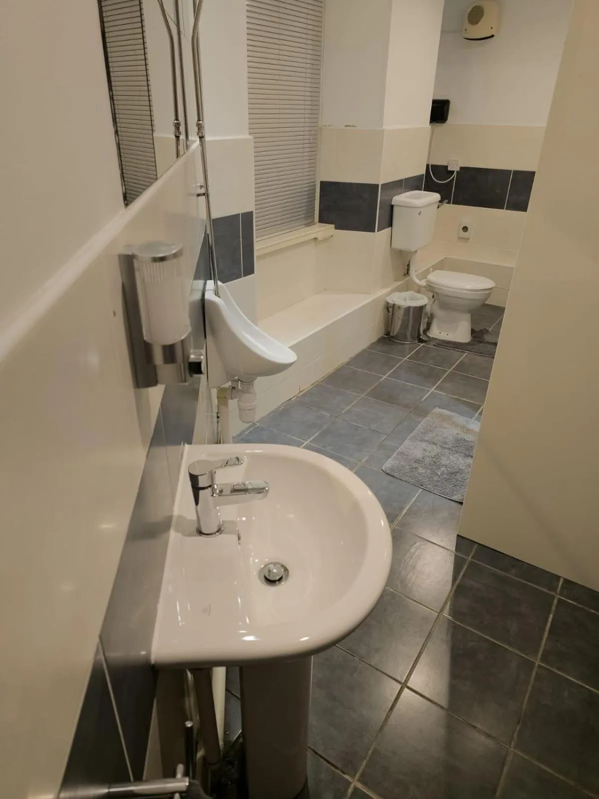 Bathroom in Belford Hostel