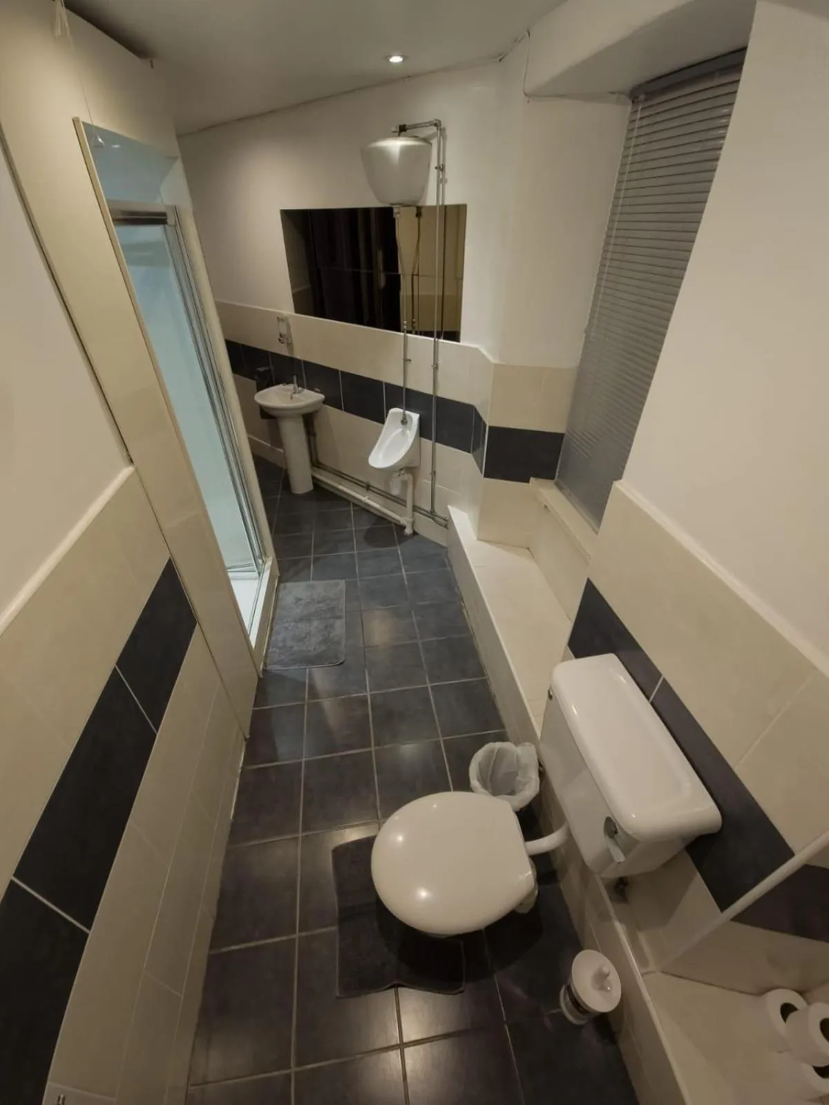 Bathroom in Belford Hostel