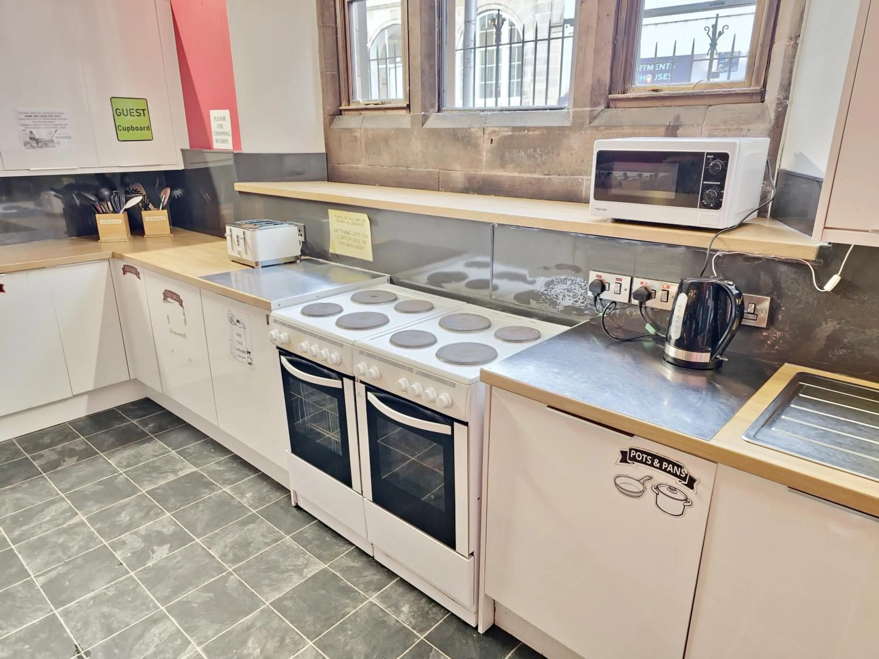 Communal kitchen in Belford Hostel