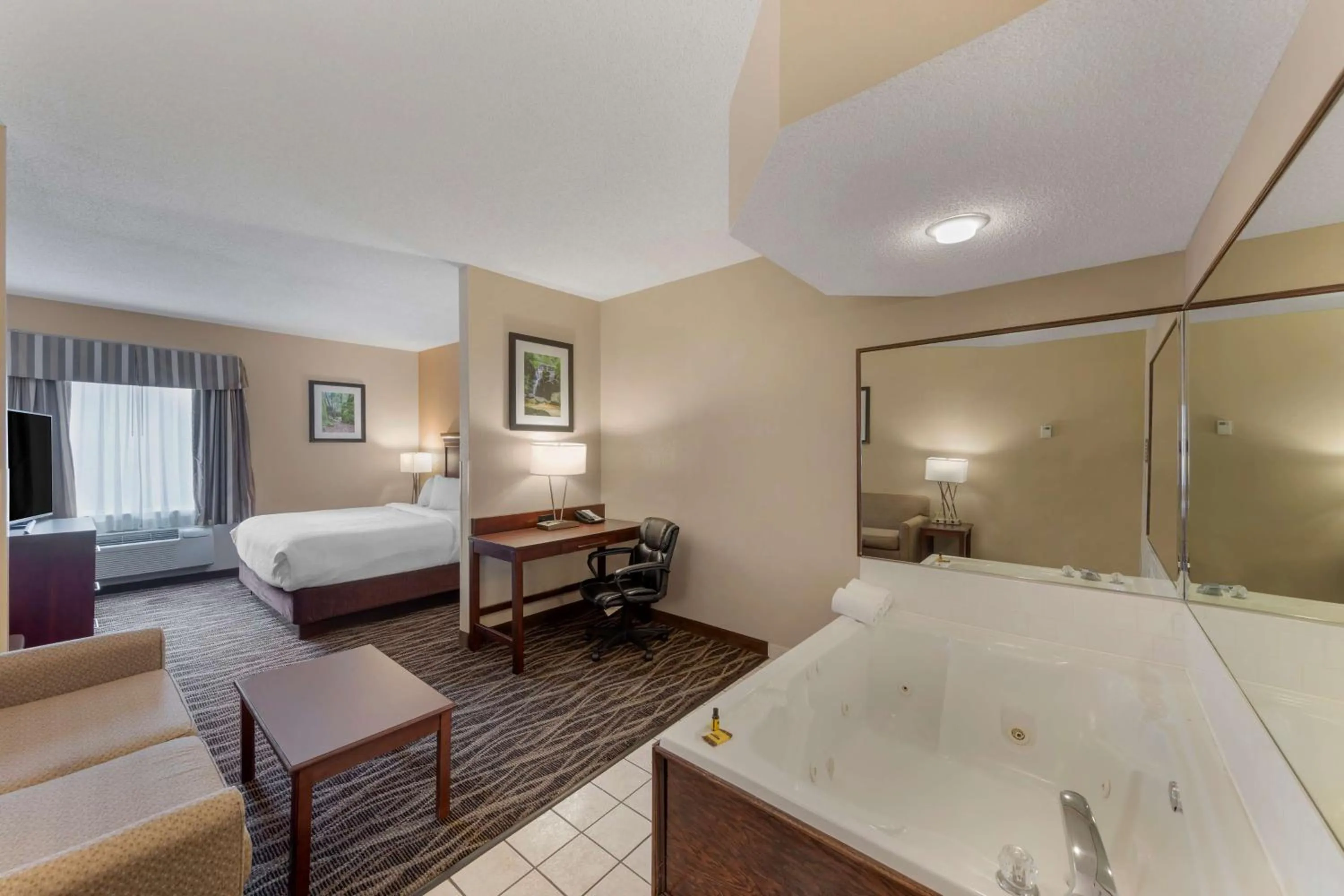 Bedroom, Bed in Best Western Plus Russellville Hotel & Suites