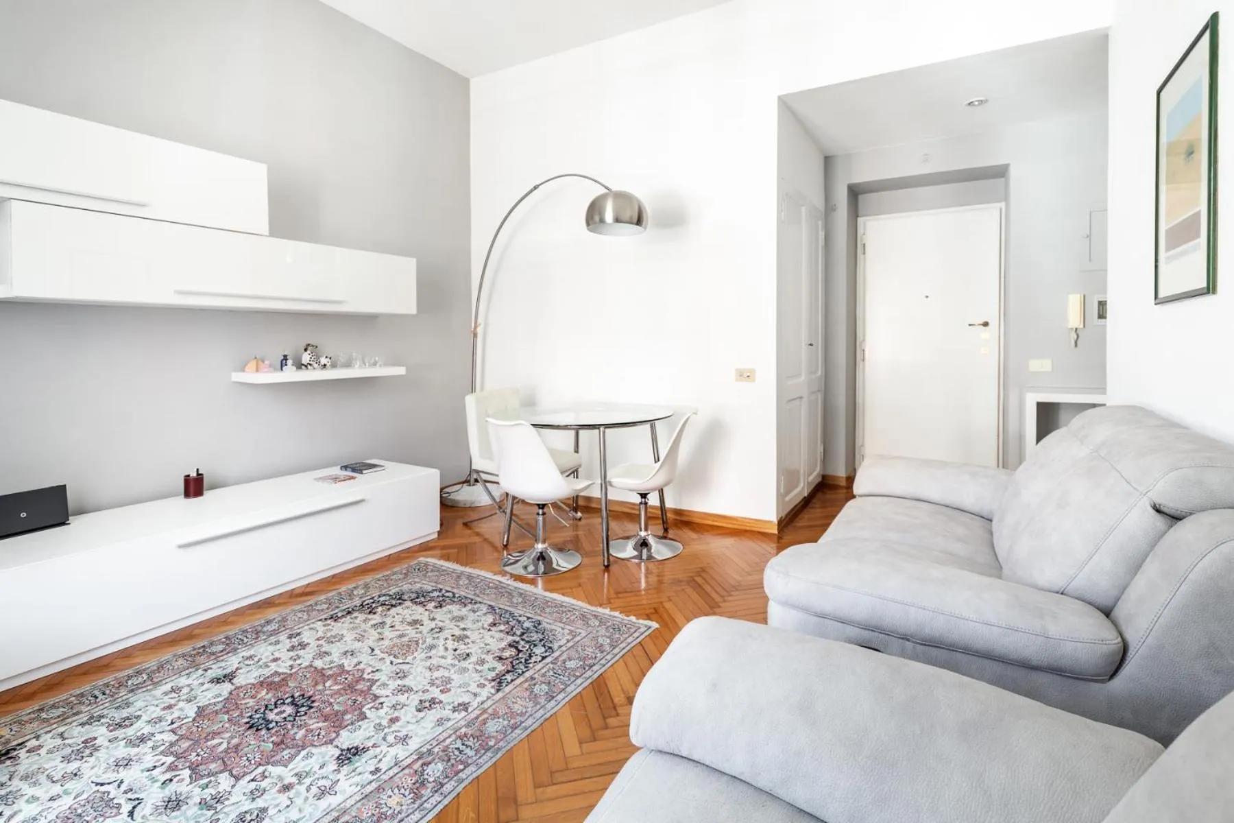 Sunny flat near Villa Borghese
