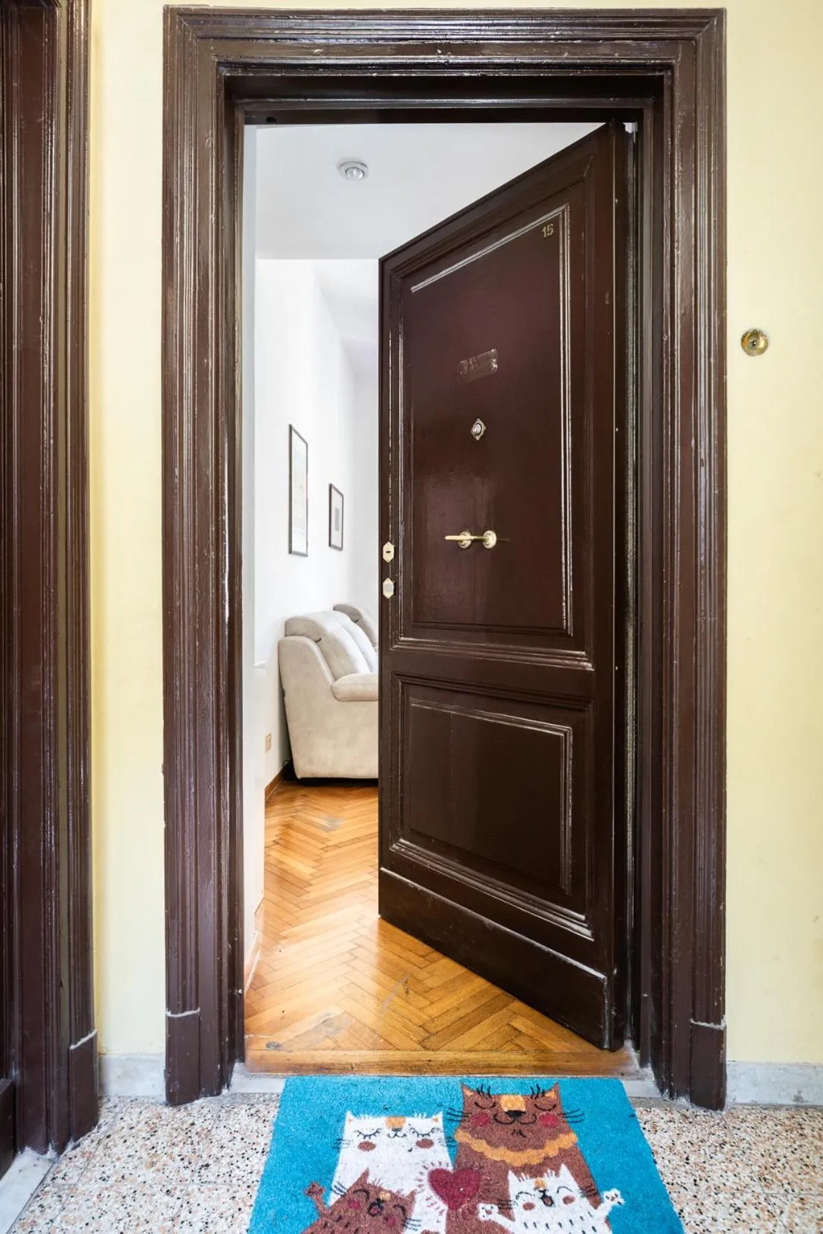 Sunny flat near Villa Borghese