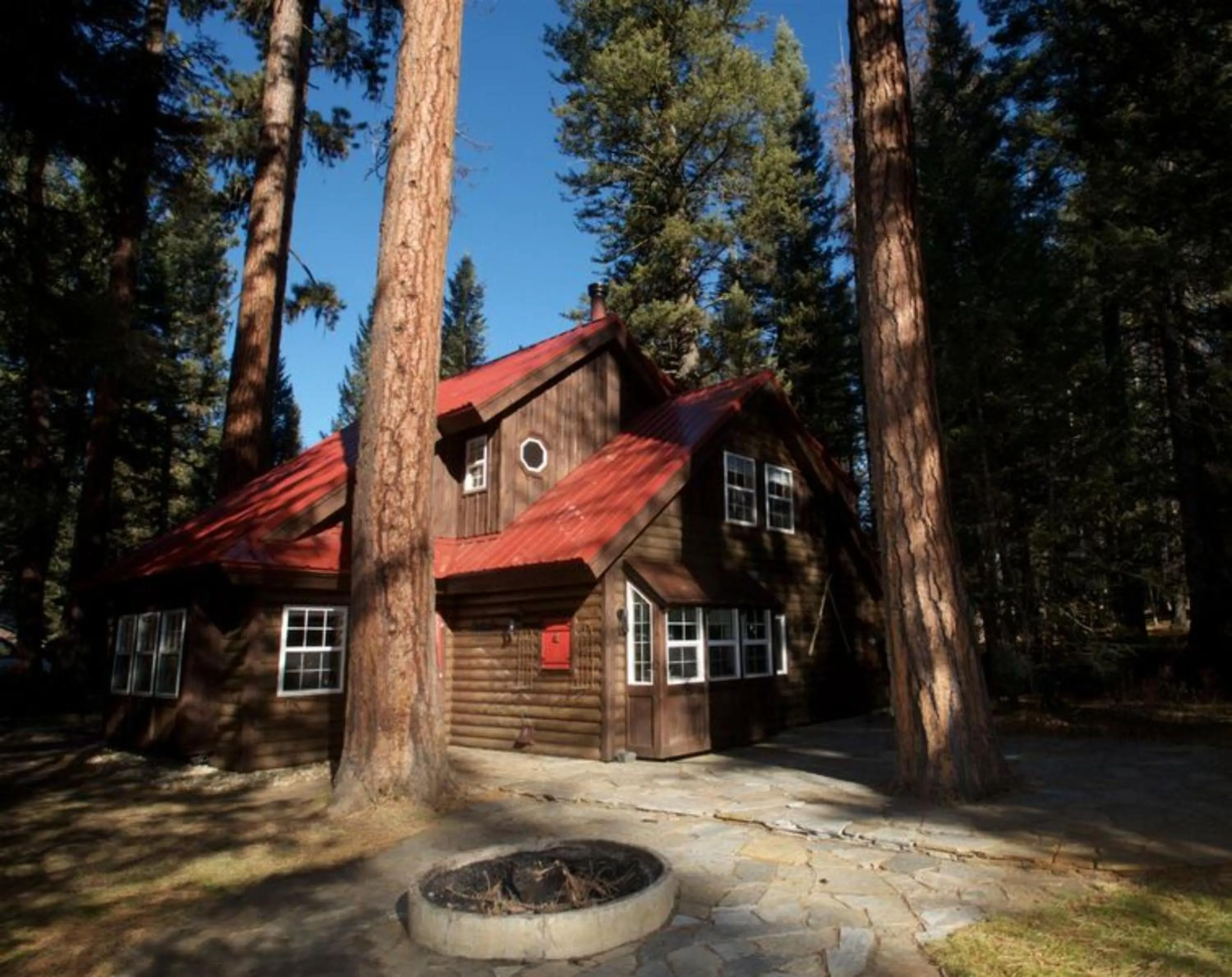 Property building in Mackinaw Manor by Casago McCall - Donerightmanagement