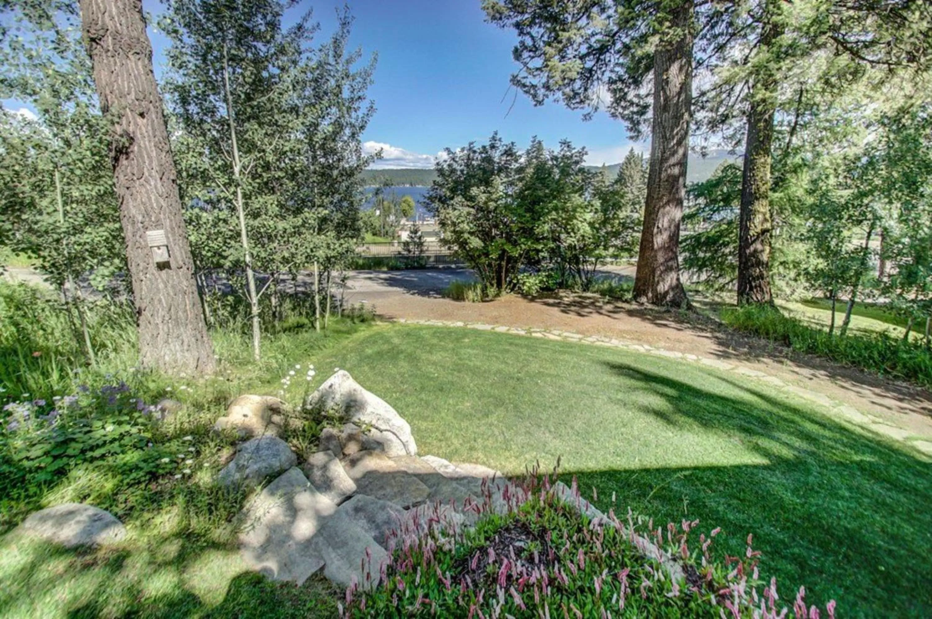 Garden in Mackinaw Manor by Casago McCall - Donerightmanagement