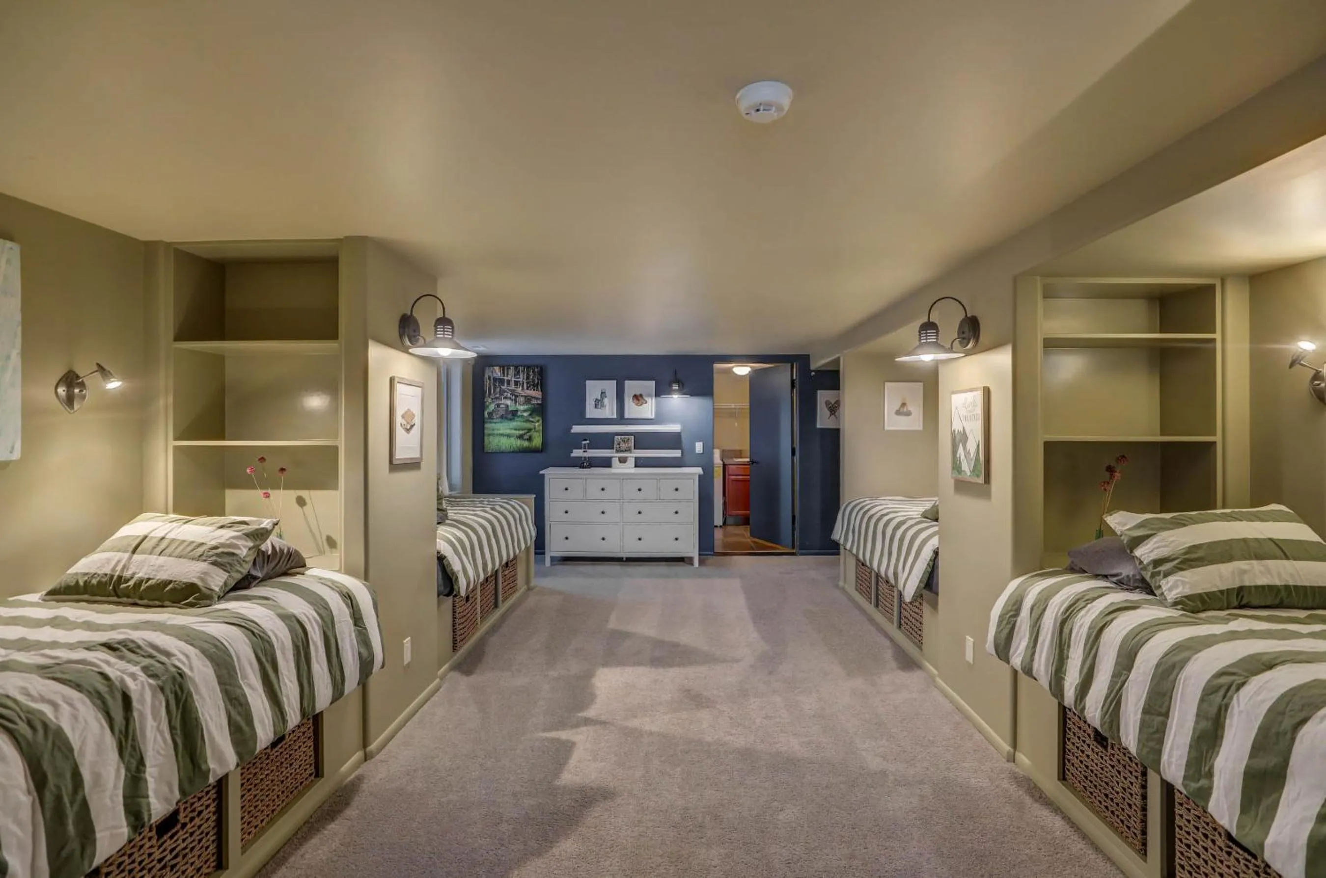 Bed in Mackinaw Manor by Casago McCall - Donerightmanagement