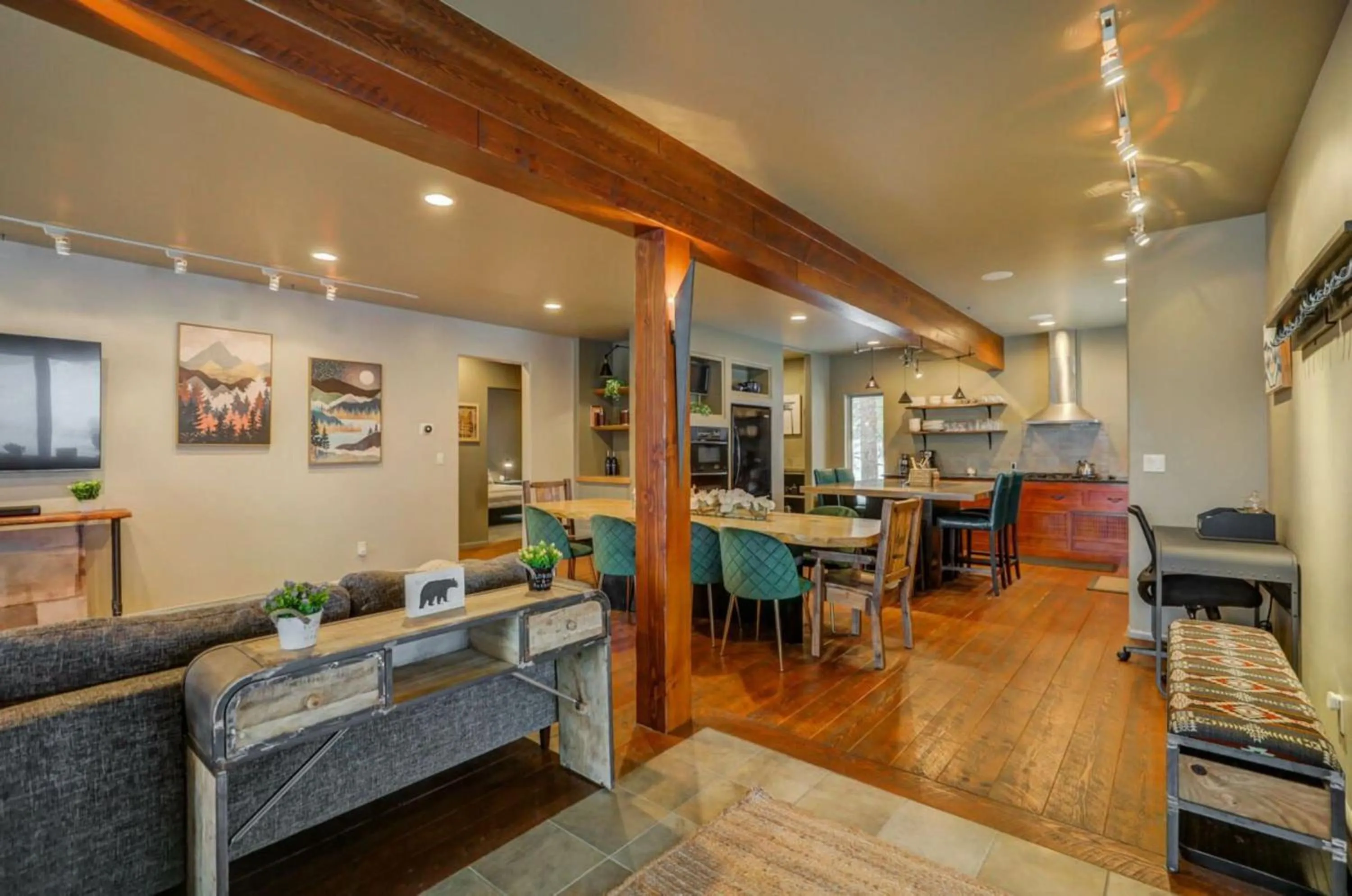 Dining area in Mackinaw Manor by Casago McCall - Donerightmanagement