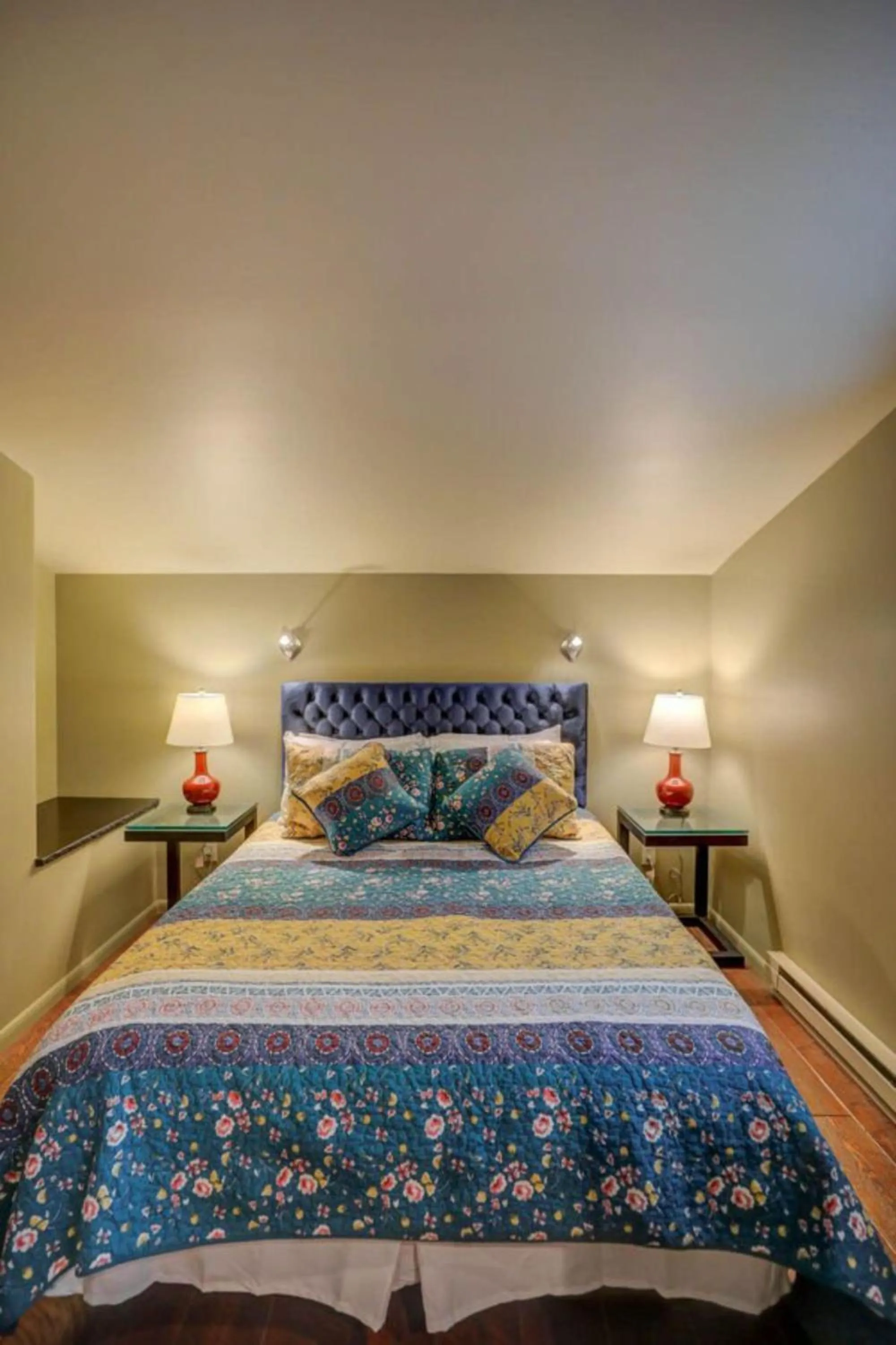 Bedroom, Bed in Mackinaw Manor by Casago McCall - Donerightmanagement