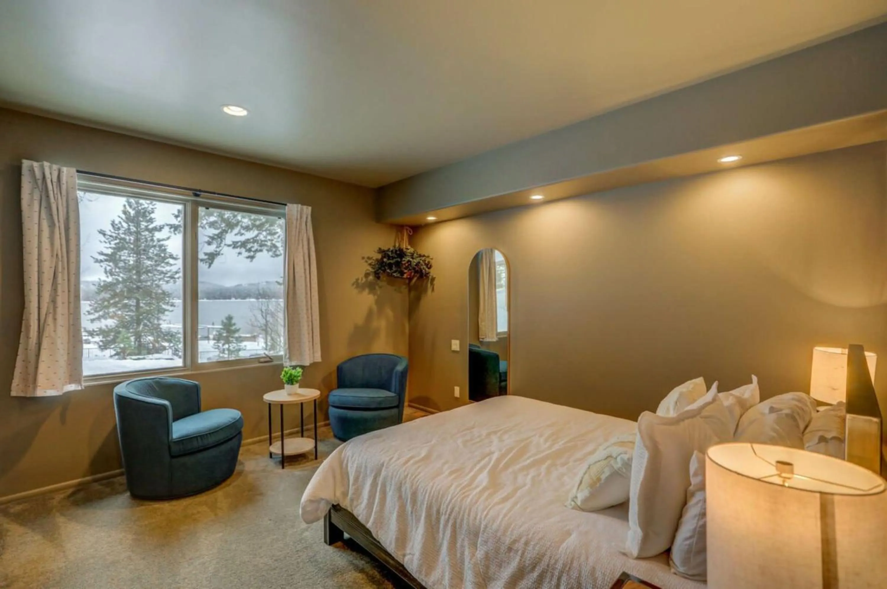 Bedroom, Bed in Mackinaw Manor by Casago McCall - Donerightmanagement