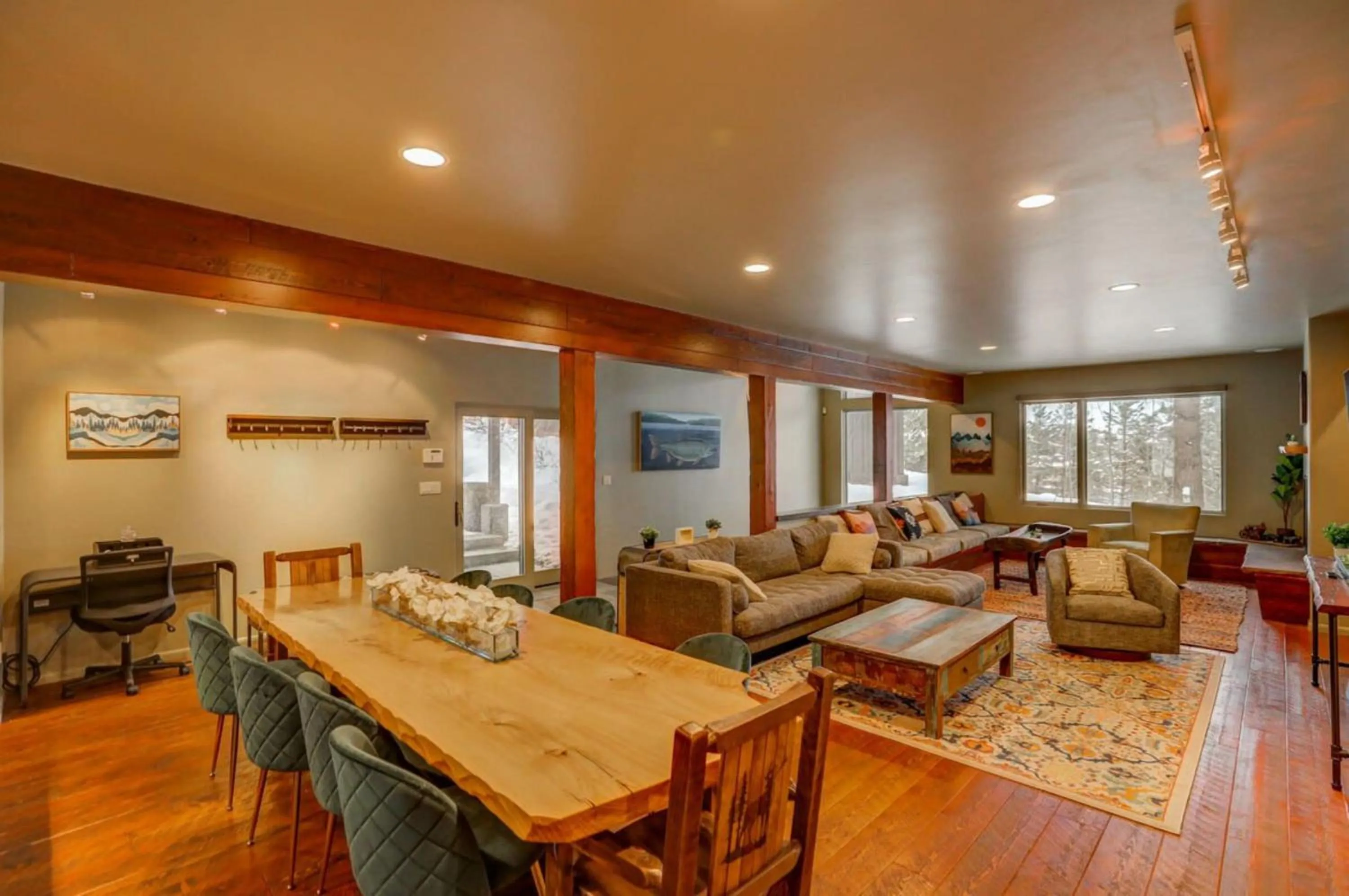Dining area in Mackinaw Manor by Casago McCall - Donerightmanagement
