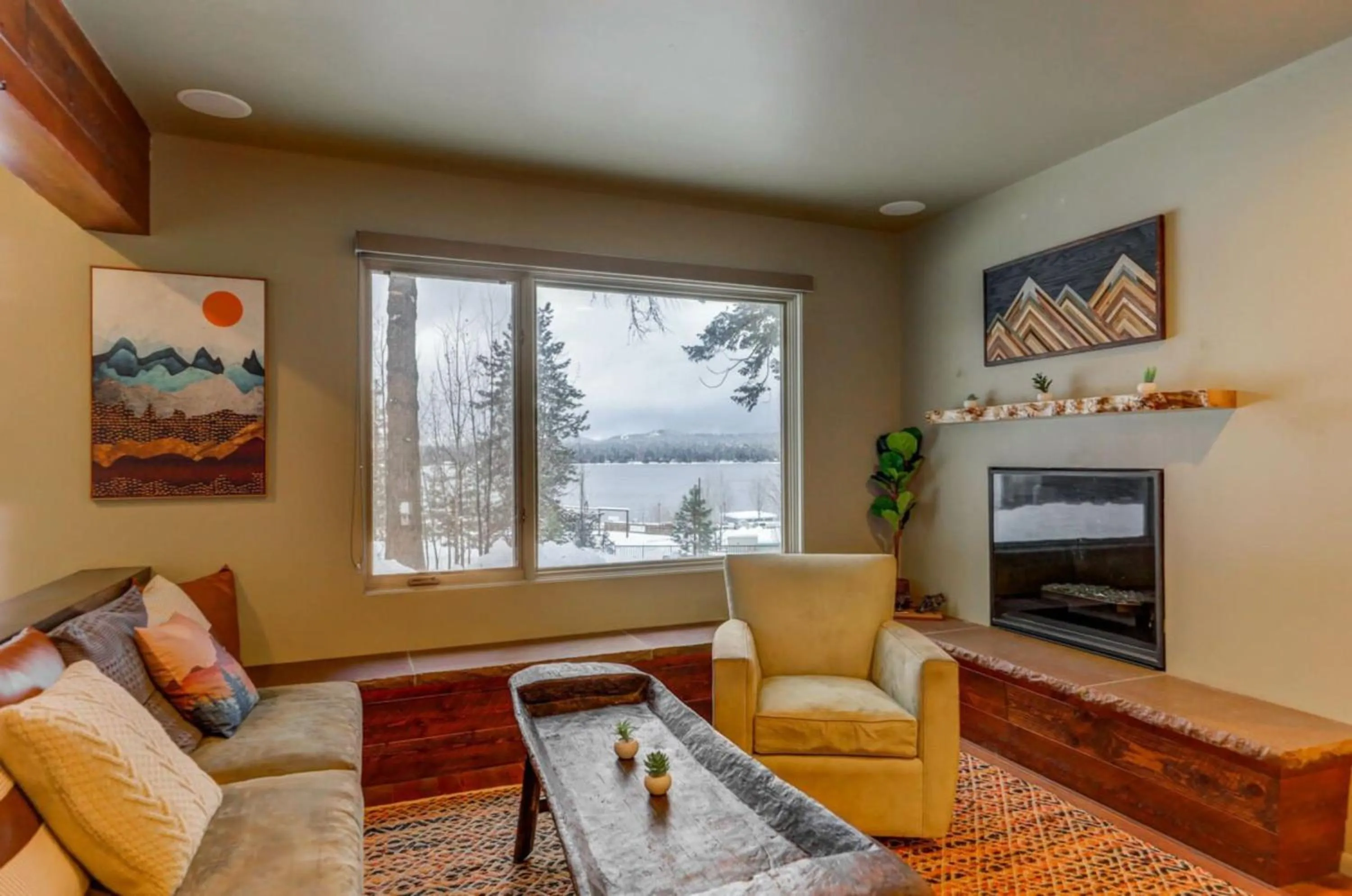 Living room in Mackinaw Manor by Casago McCall - Donerightmanagement