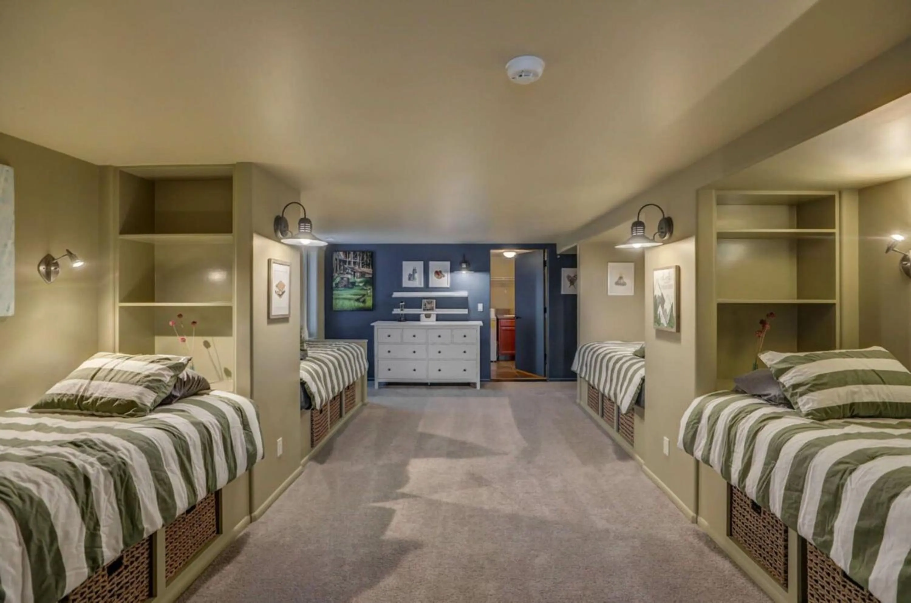 Bedroom, Bed in Mackinaw Manor by Casago McCall - Donerightmanagement