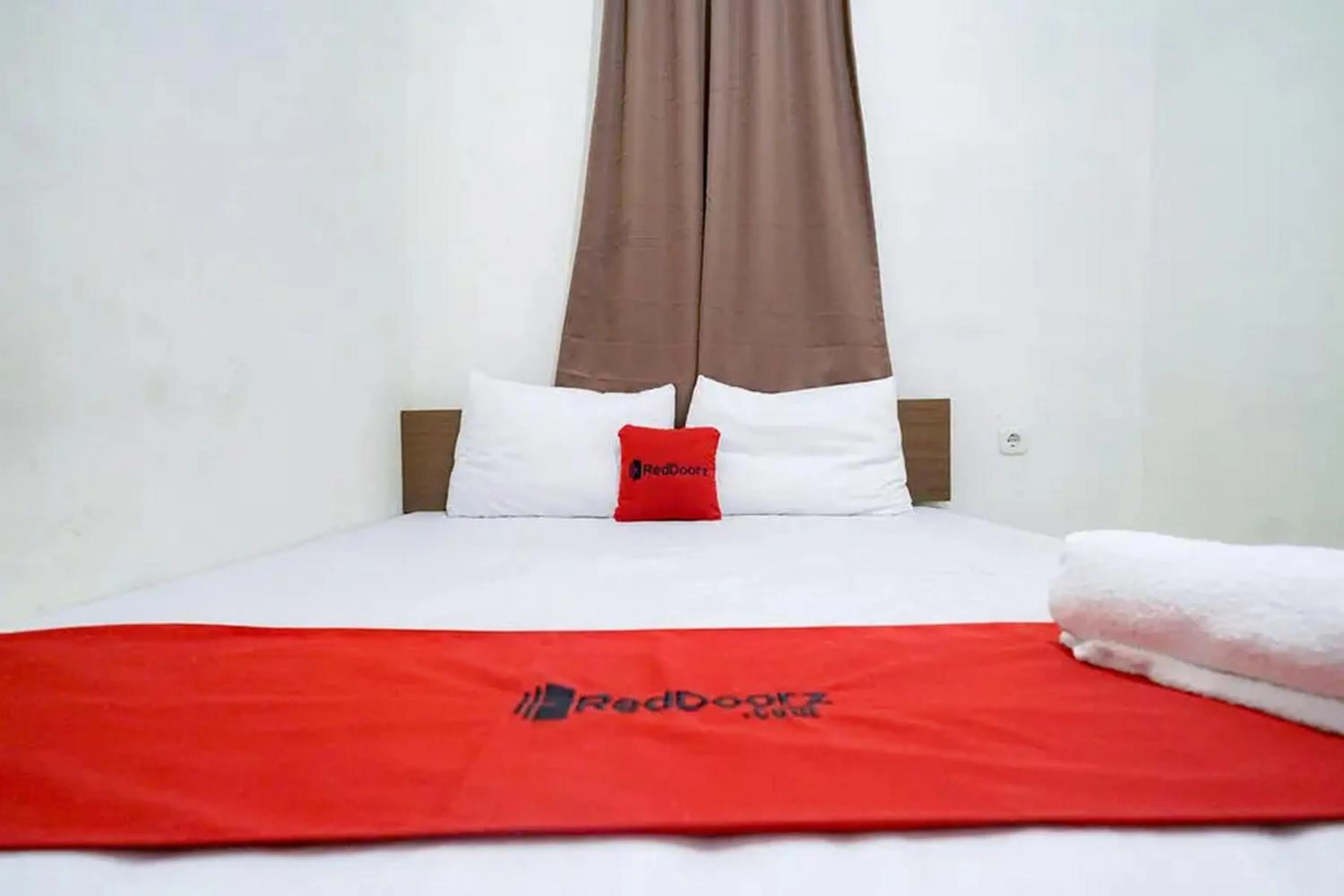Bedroom, Bed in RedDoorz near Ekowisata Mangrove Belawan Medan