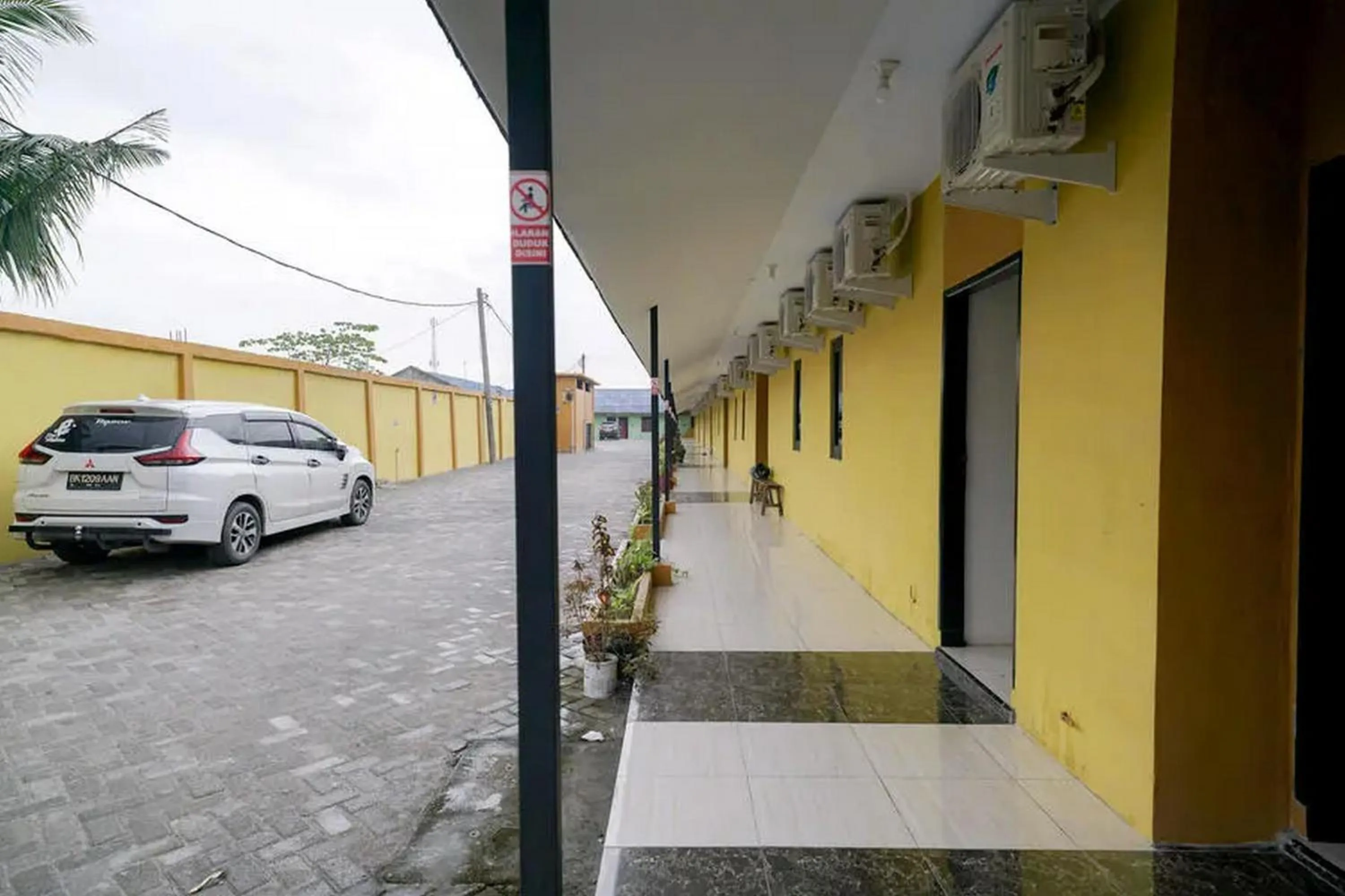 Parking in RedDoorz near Ekowisata Mangrove Belawan Medan