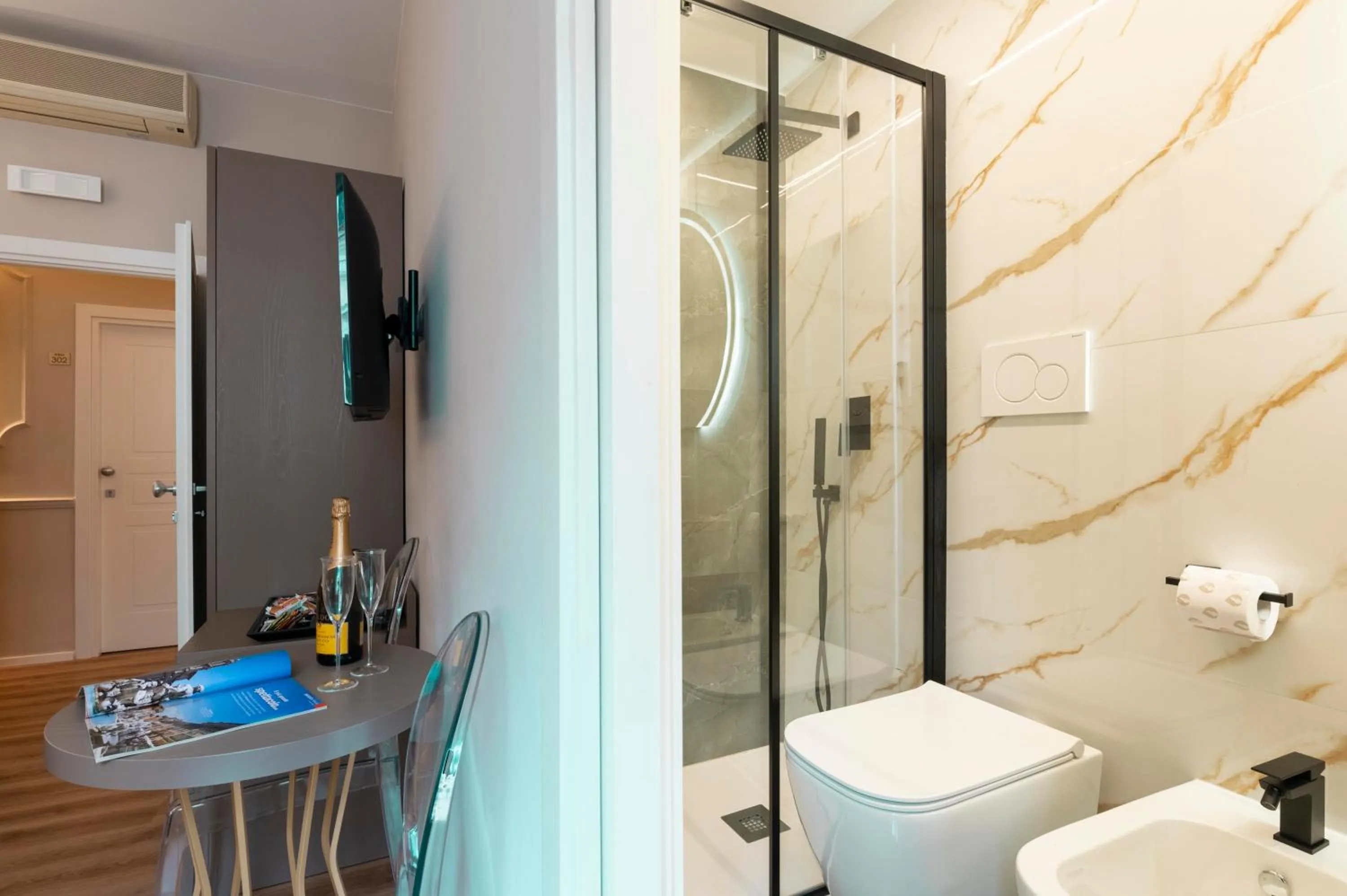 Shower in Hotel Magic