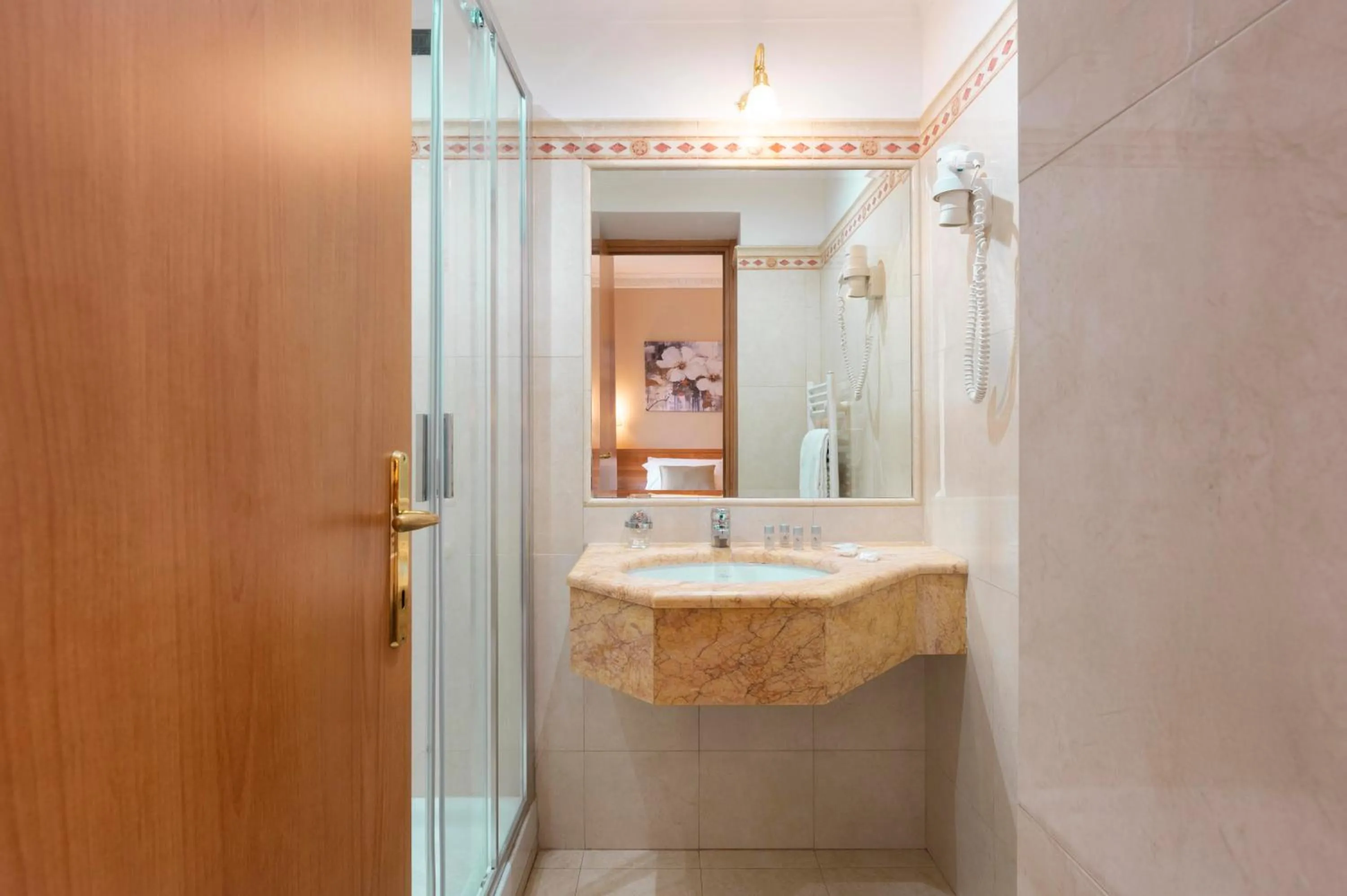 Shower in Hotel Magic