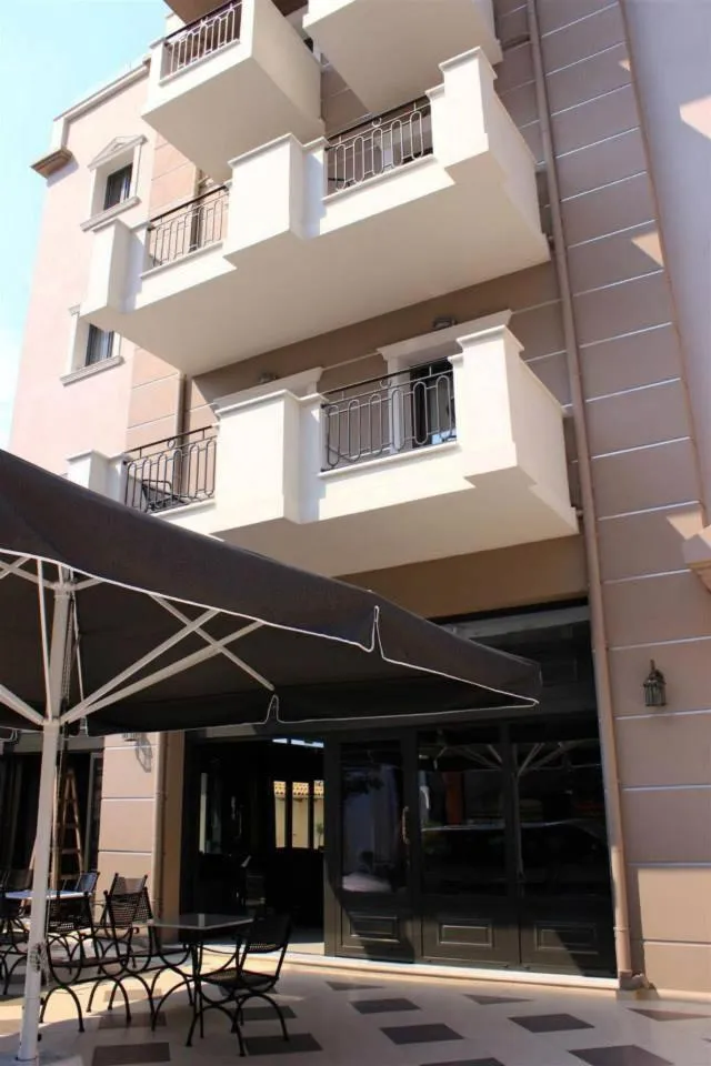 Facade/entrance in Theasis Hotel Paramythia