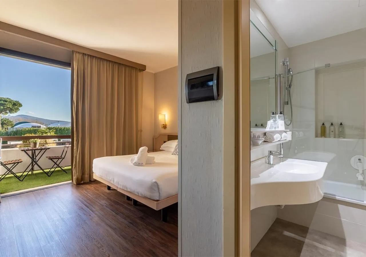 Photo of the whole room, Bed in Hotel Salus Terme - Adults Only